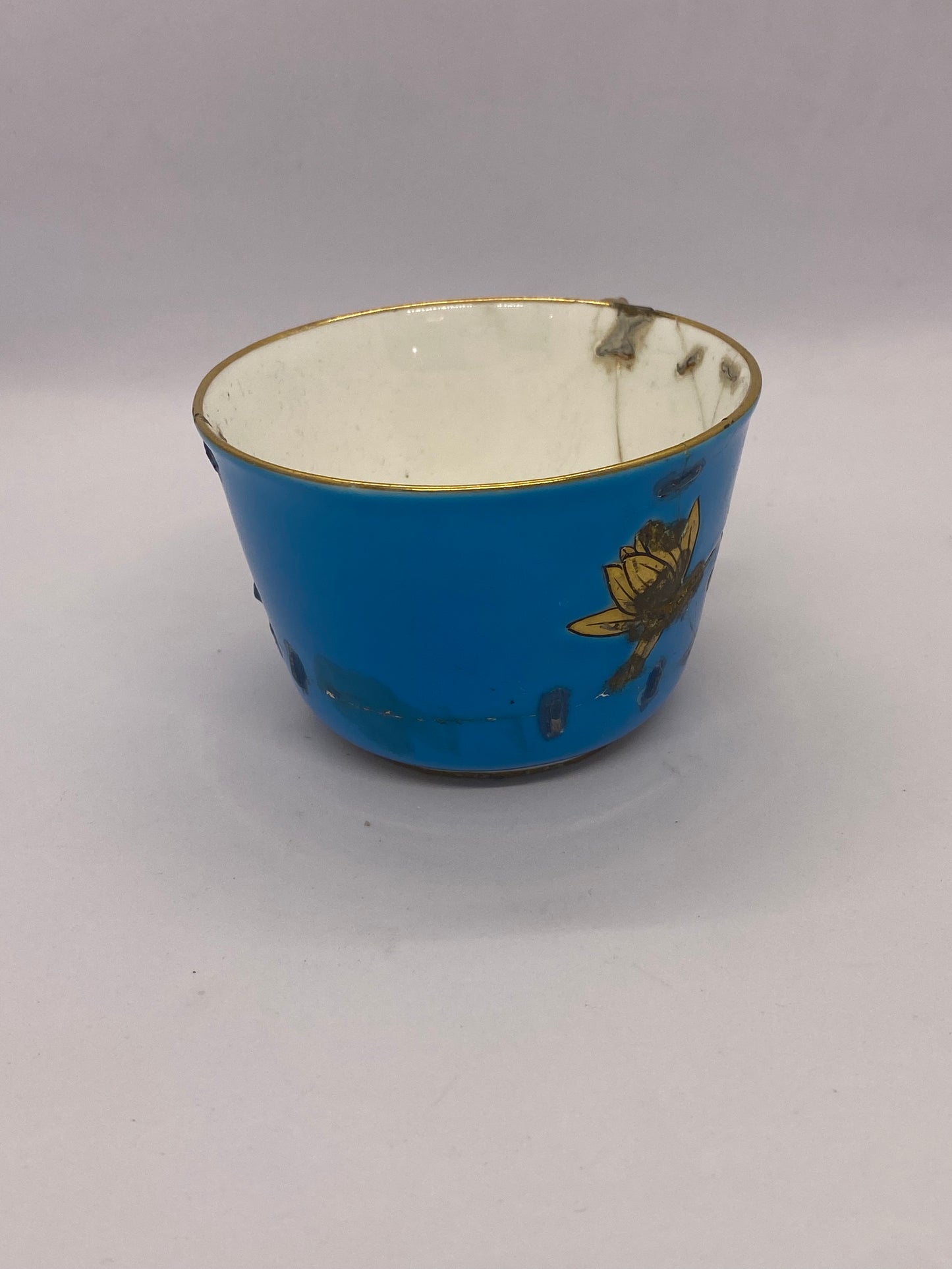 Juego de taza de té y platillo Minton antiguo de alrededor de 1874 en un diseño poco común con reparaciones básicas históricas