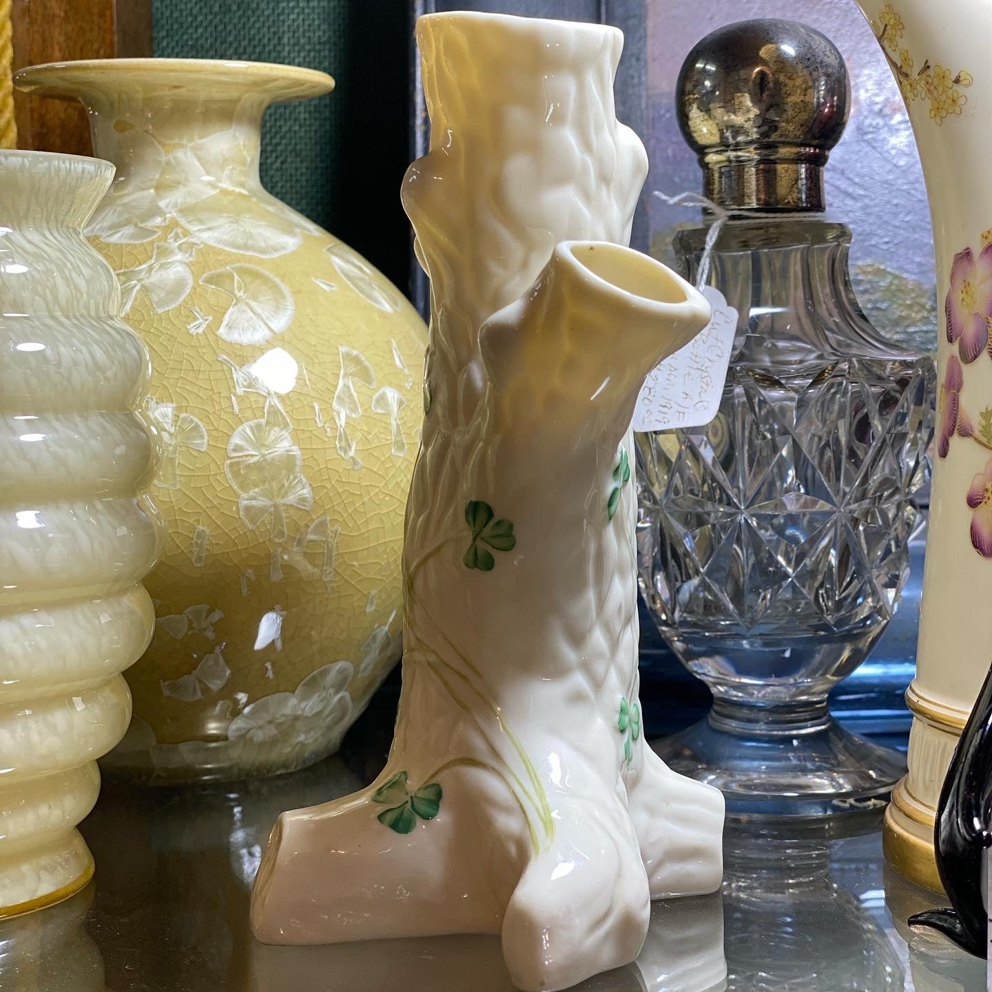 复古 Belleek Faux Bois 树桩花瓶