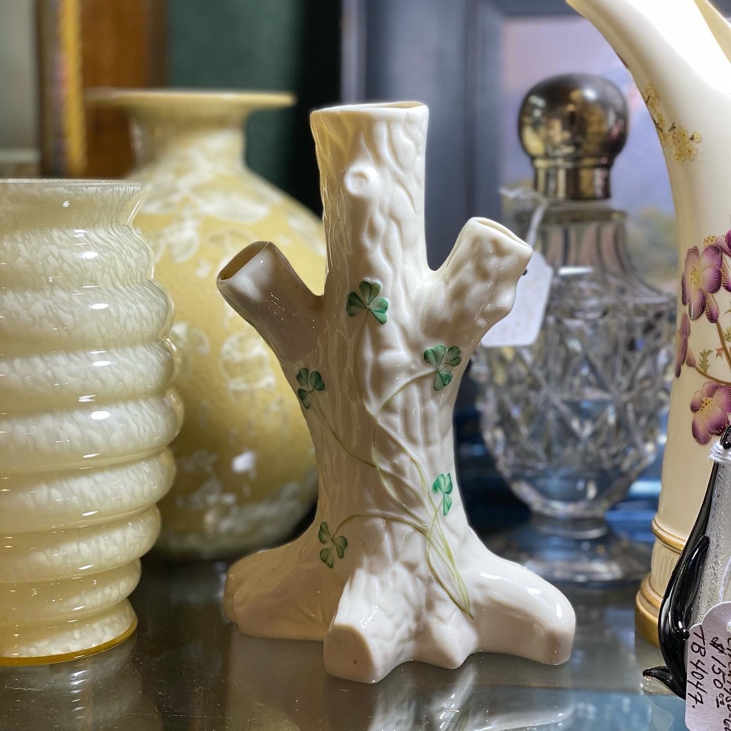 复古 Belleek Faux Bois 树桩花瓶