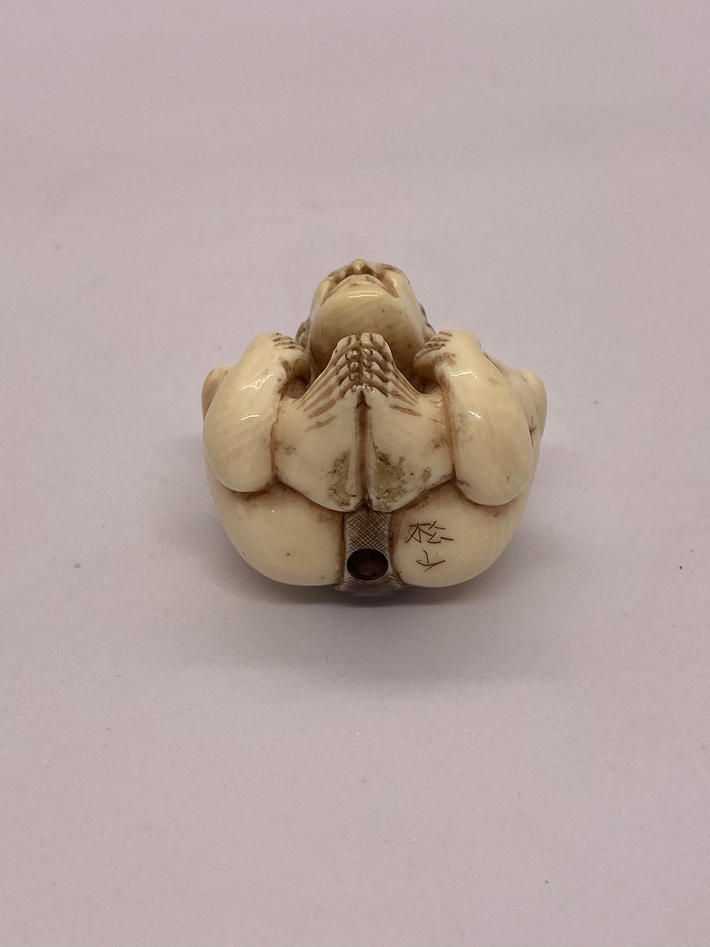 古董明治时期日本象牙柔身术根付,署名松山。