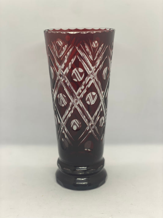 Jarrón Bohemian Red cortado a transparente, circa 1900