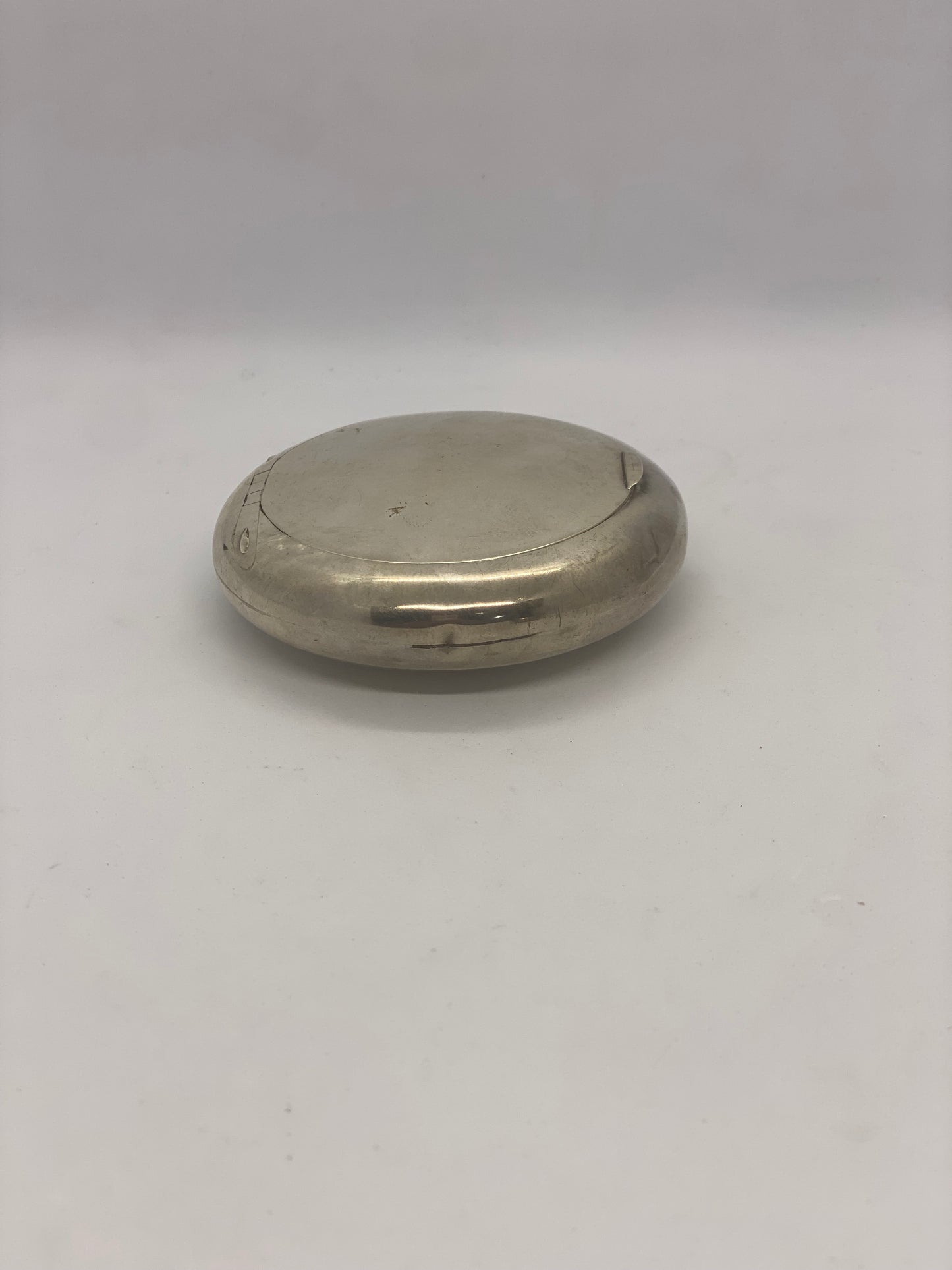 1915 年伯明翰纯银“Bun Form”烟草盒