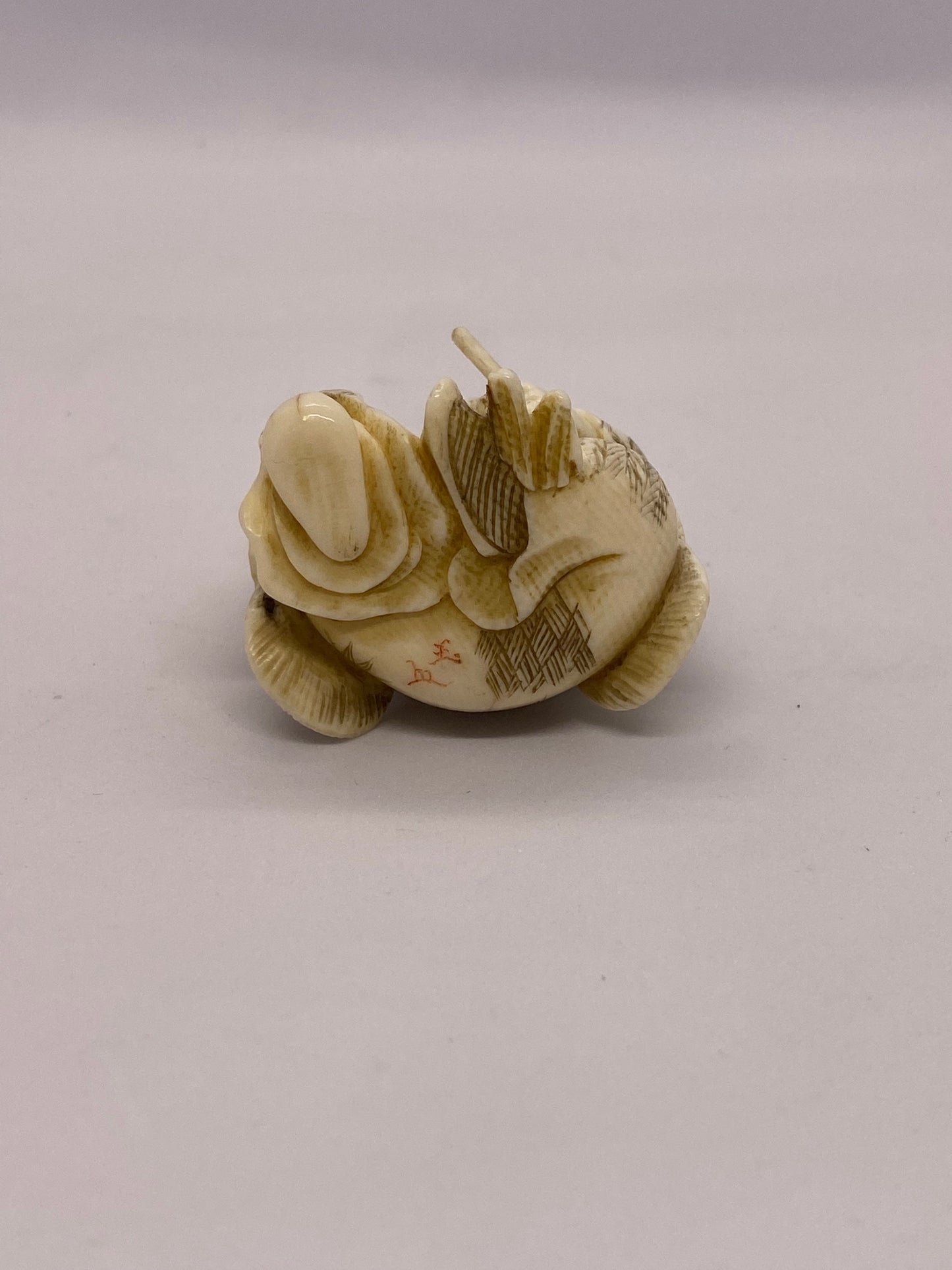 迷人的古董日本象牙武士人物根付,由 Tamayama 签名