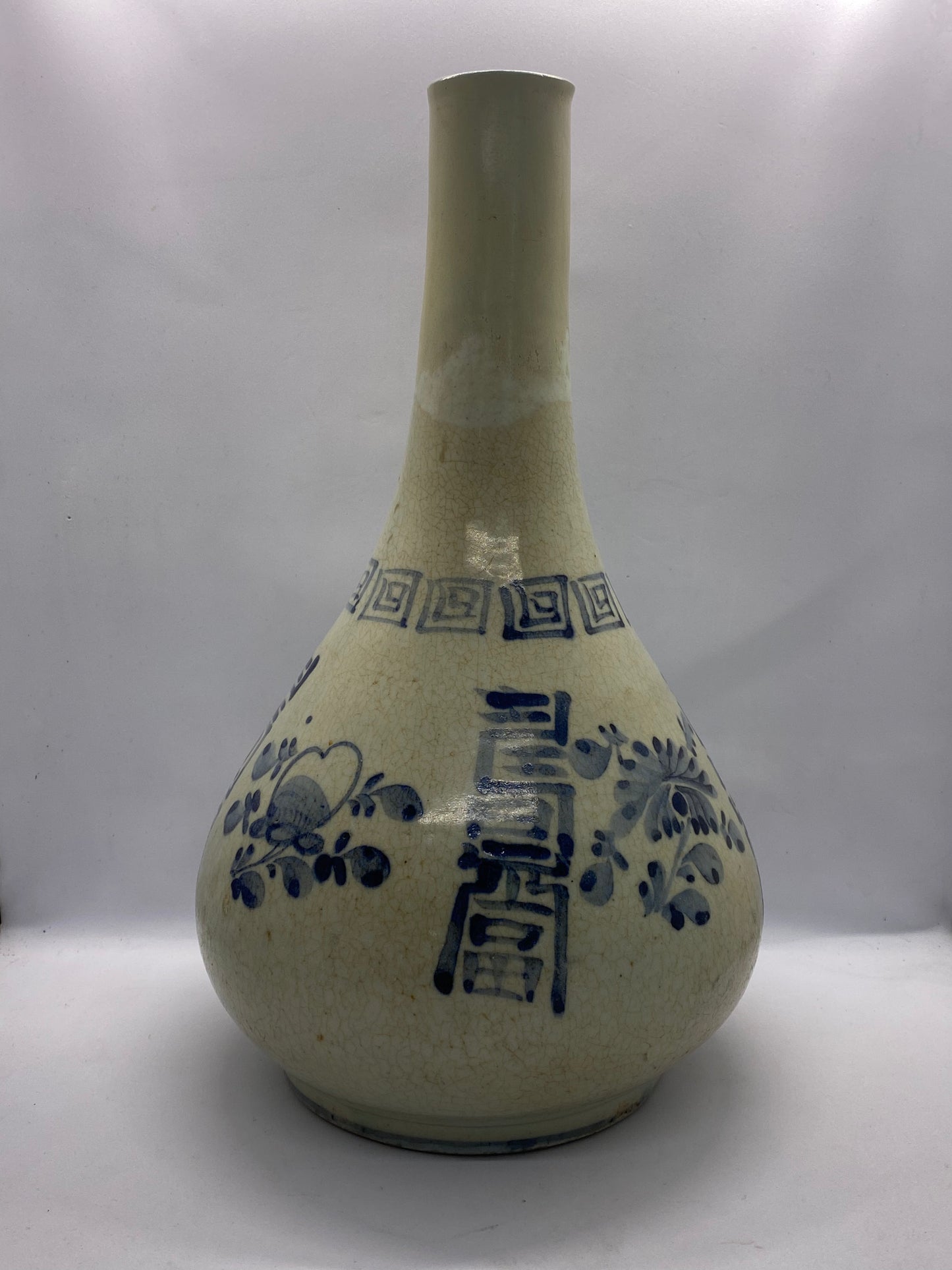 Jarrón en forma de botella del período Joseon tardío (siglo XIX), porcelana blanca con esmaltado de cobalto