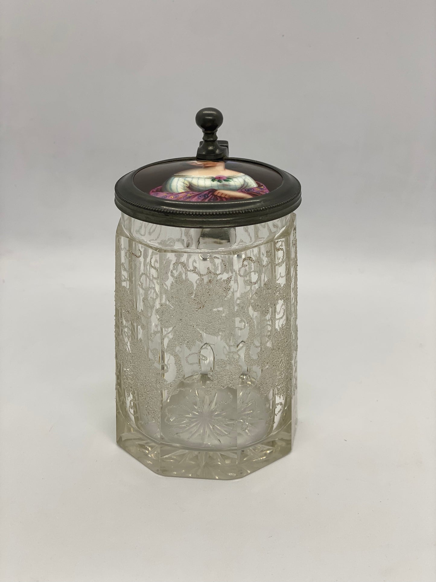 Jarra de cristal de Europa continental del siglo XIX (con placa de porcelana pintada a mano)