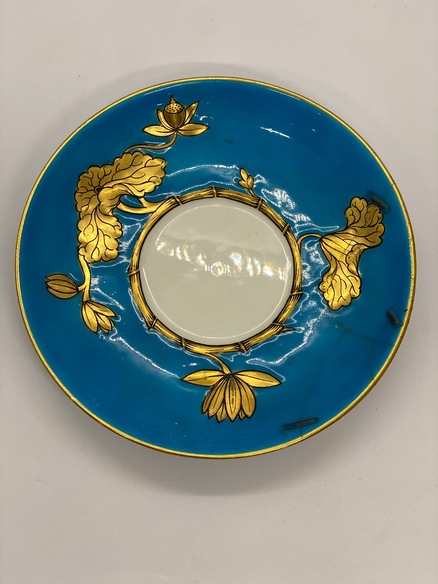 Juego de taza de té y platillo Minton antiguo de alrededor de 1874 en un diseño poco común con reparaciones básicas históricas