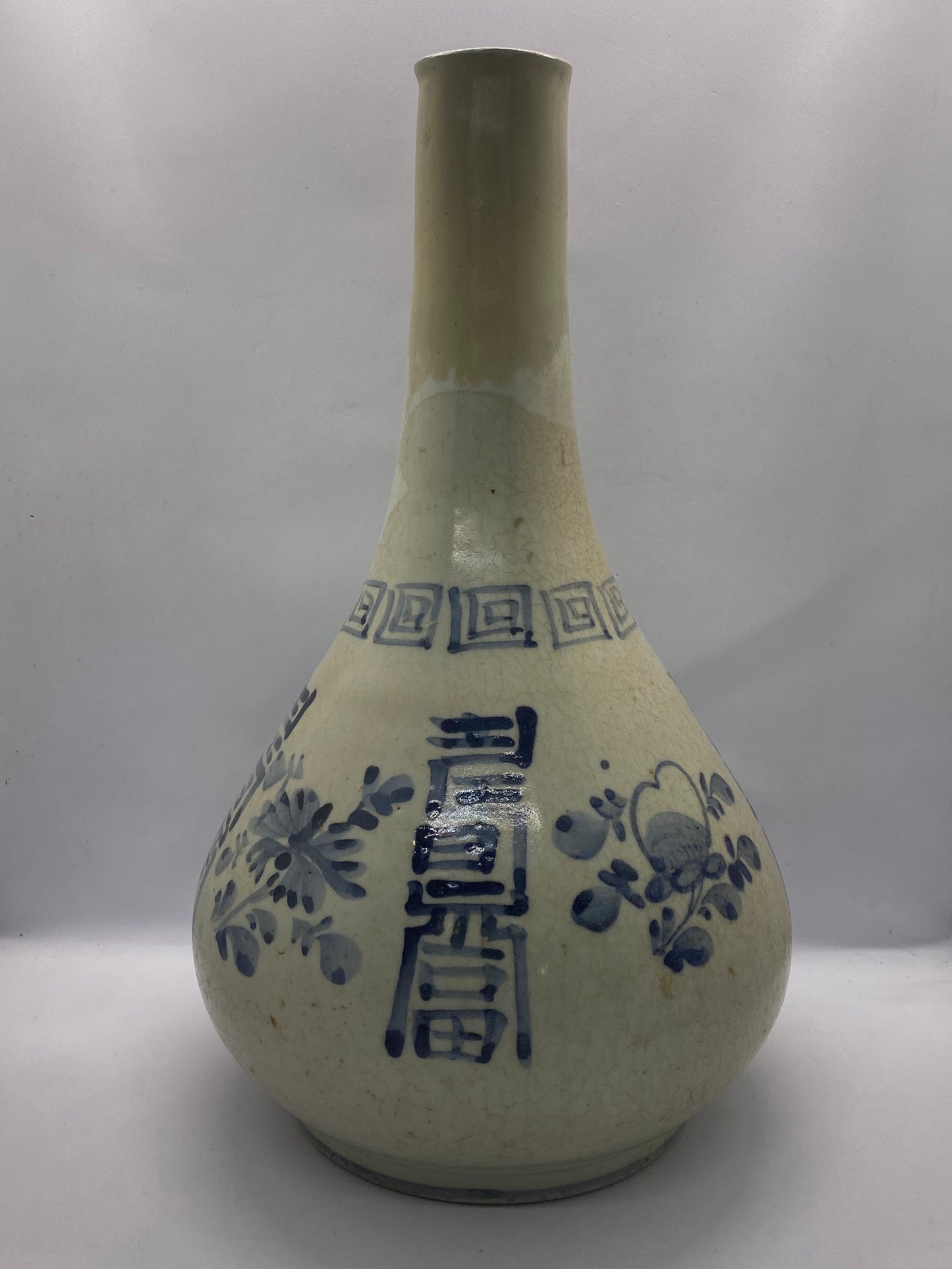 Jarrón en forma de botella del período Joseon tardío (siglo XIX), porcelana blanca con esmaltado de cobalto