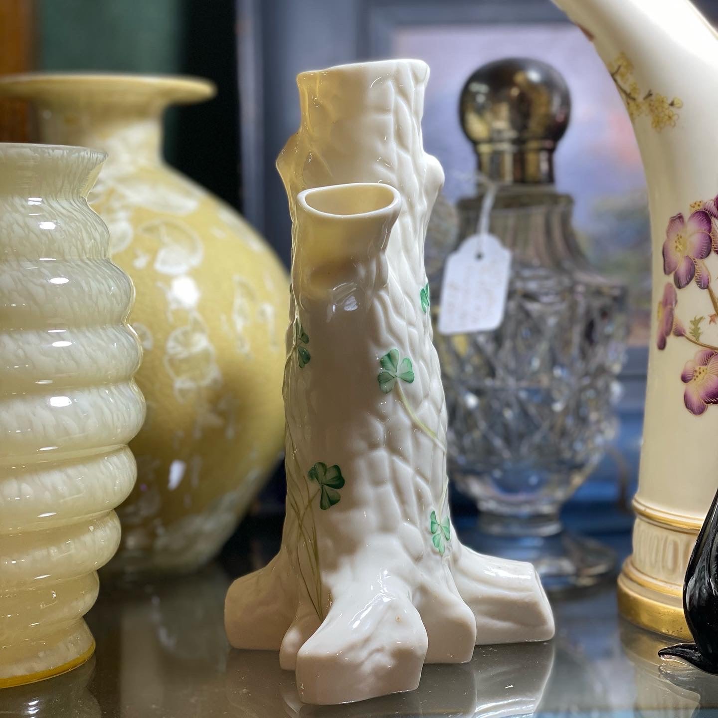 复古 Belleek Faux Bois 树桩花瓶