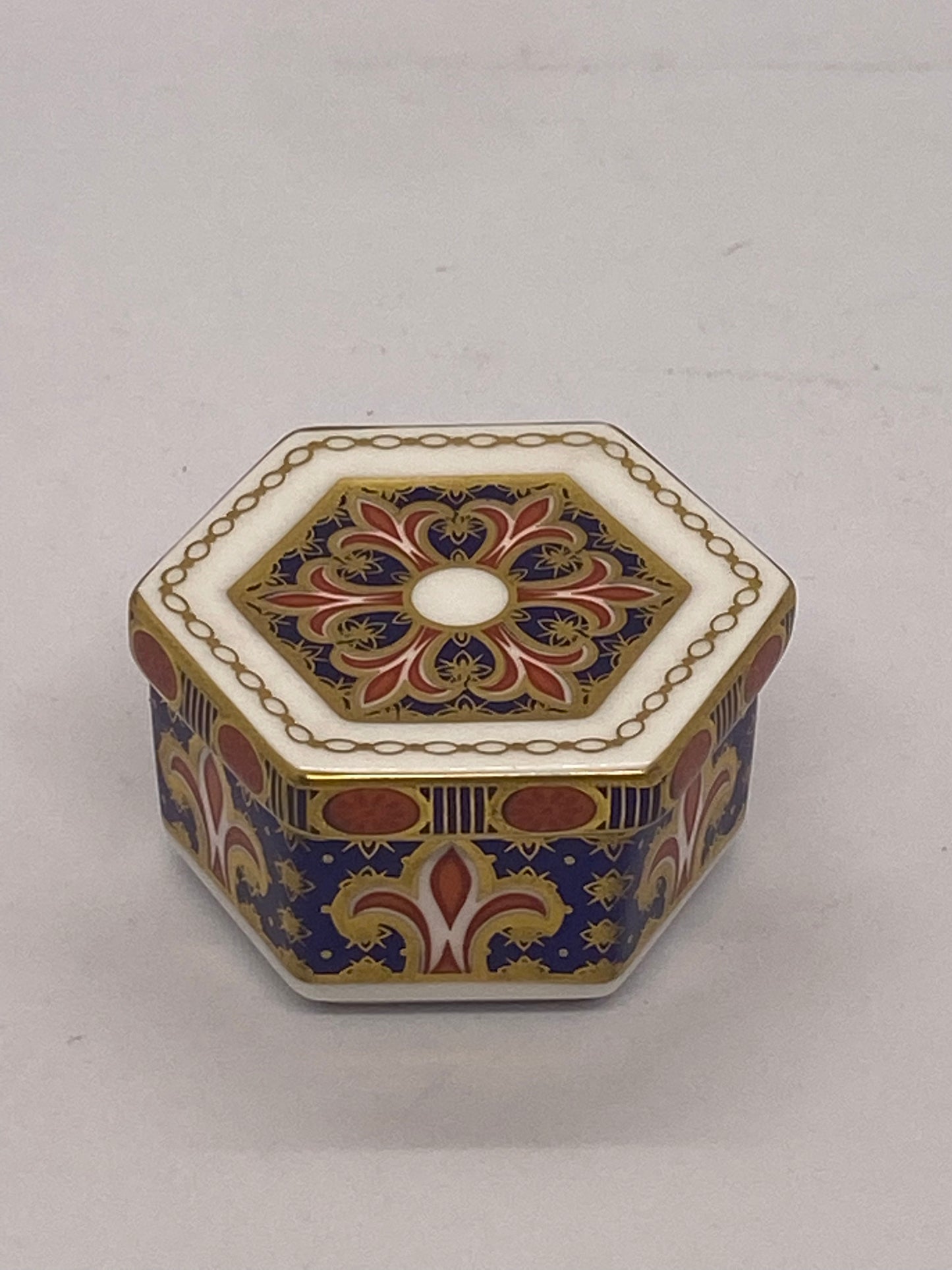 Vintage Royal Crown Derby Octagonal Shaped Imari Style Pill Box / Trinket Pot