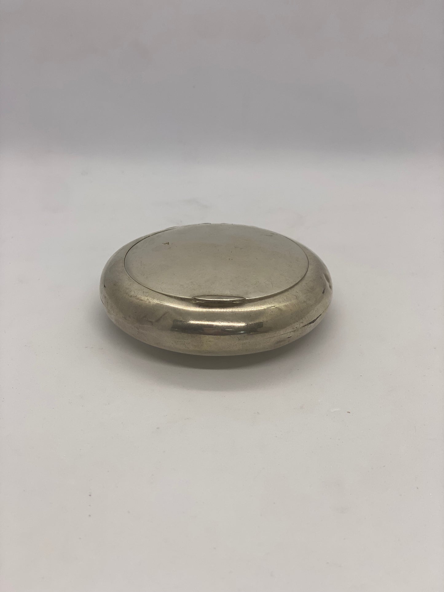 1915 年伯明翰纯银“Bun Form”烟草盒