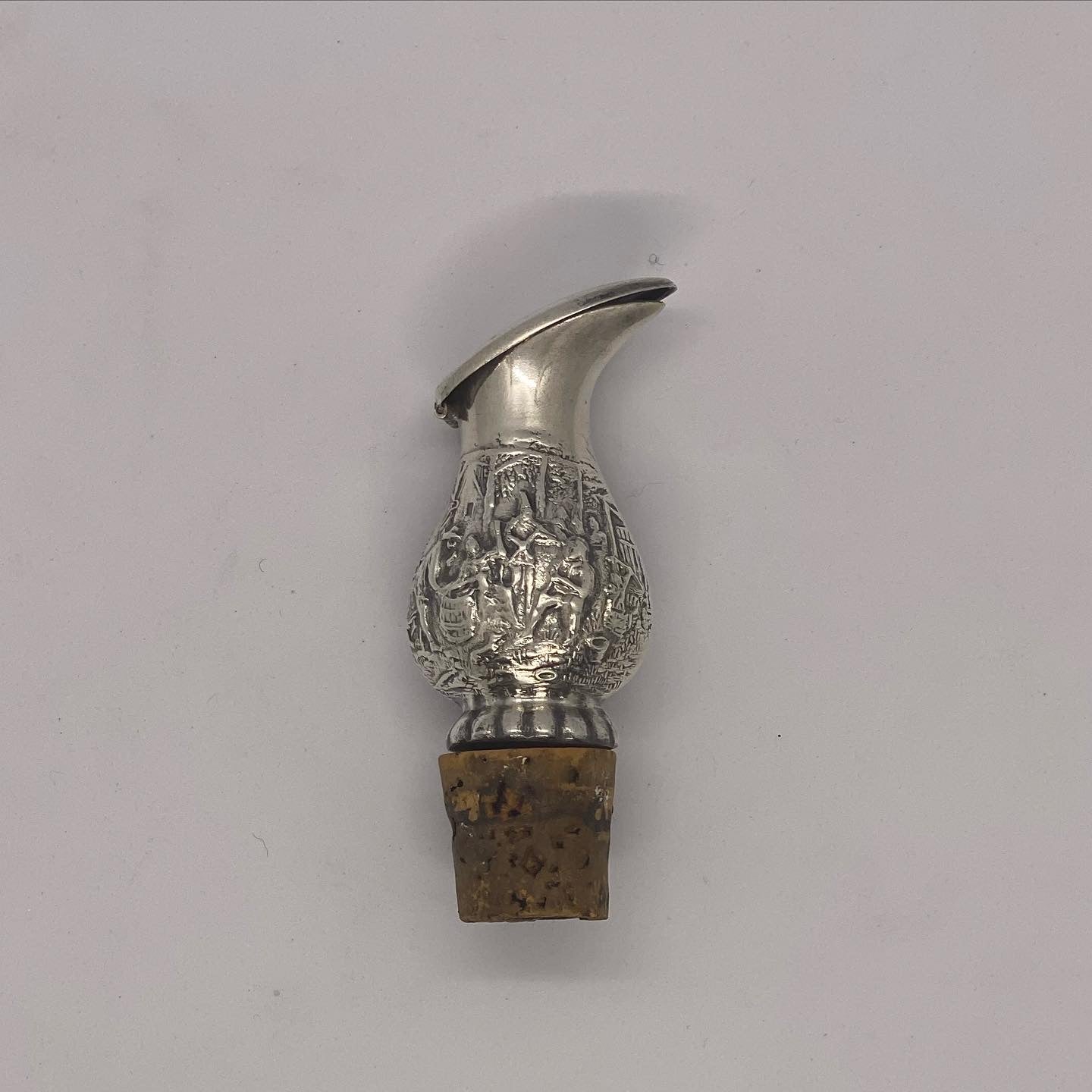 Antiguo vertedor de vino y licor de Europa continental en plata 900