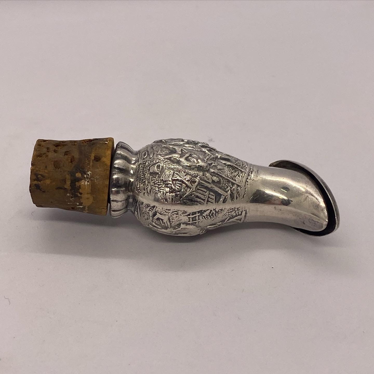 Antiguo vertedor de vino y licor de Europa continental en plata 900