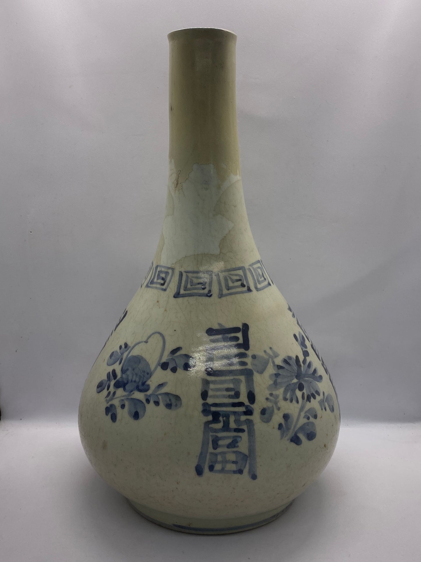 Jarrón en forma de botella del período Joseon tardío (siglo XIX), porcelana blanca con esmaltado de cobalto