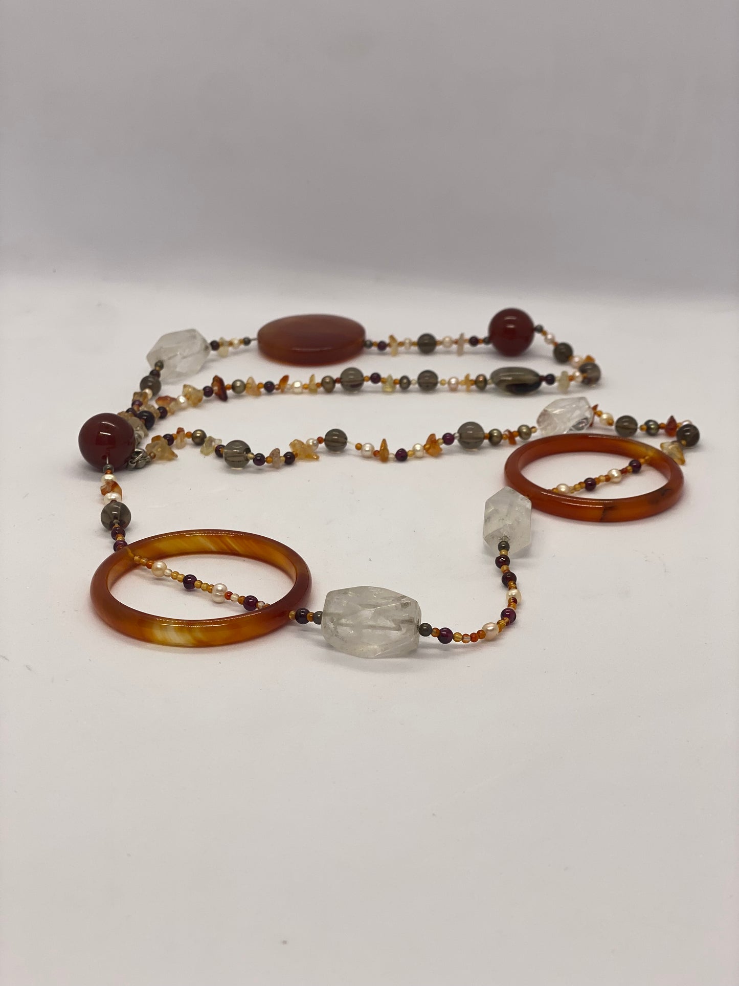 令人惊叹的复古长款项链,镶有半宝石