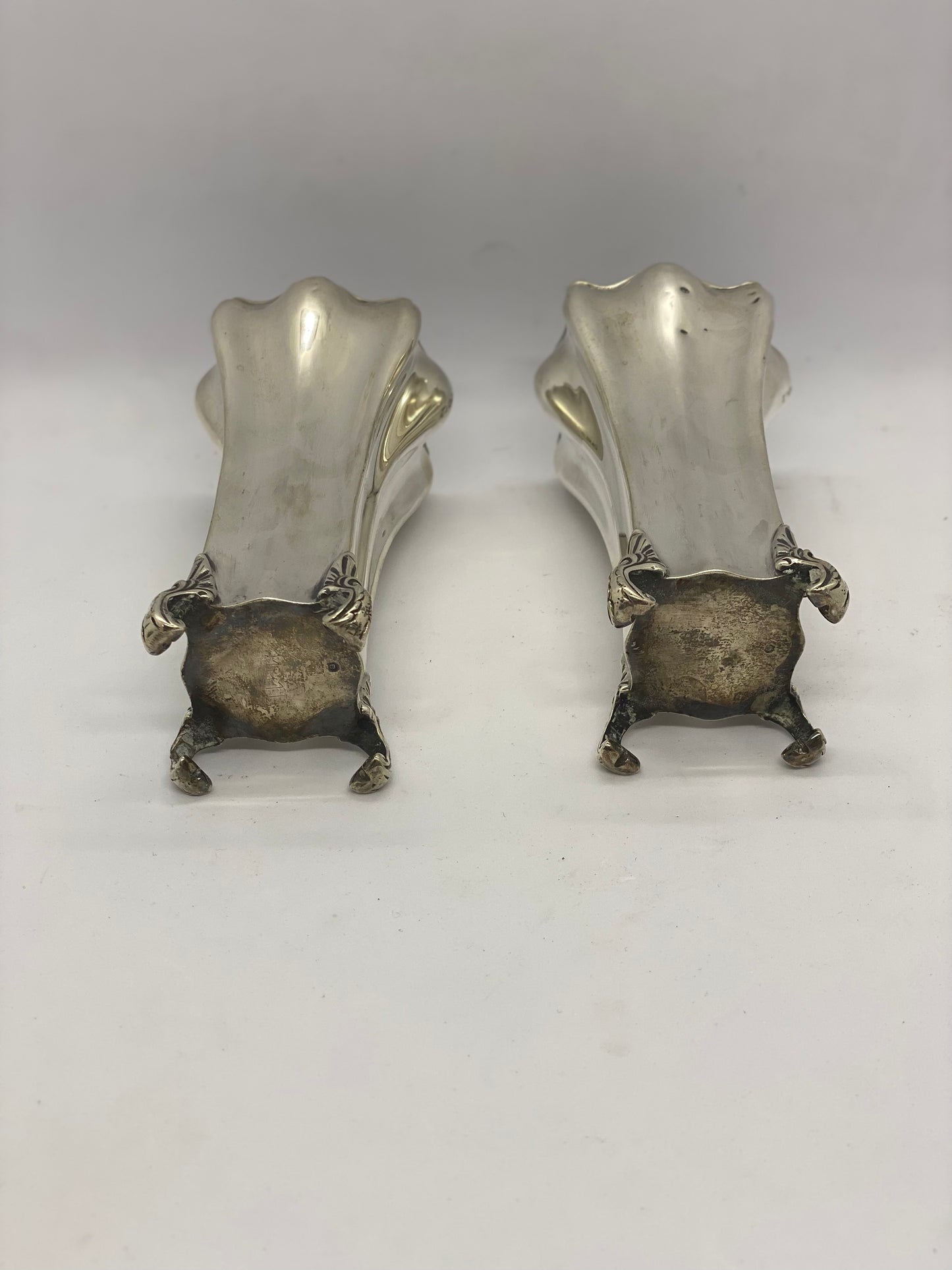 一对英国新艺术风格花束花瓶,谢菲尔德,约 20 世纪