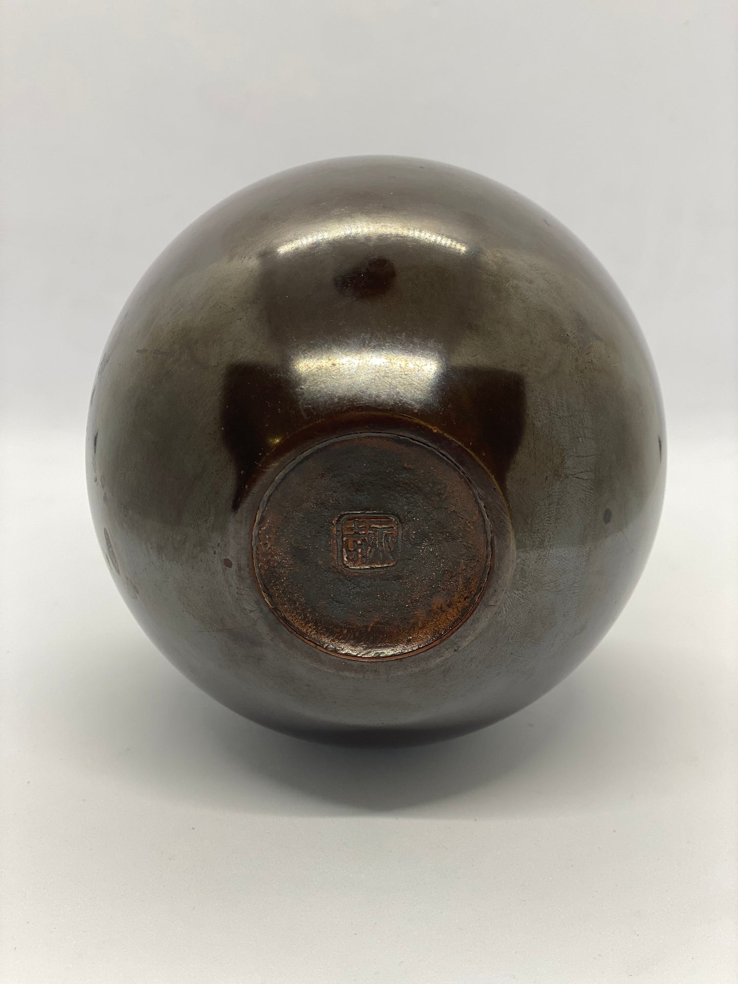 漂亮的复古日本青铜花瓶,有签名。