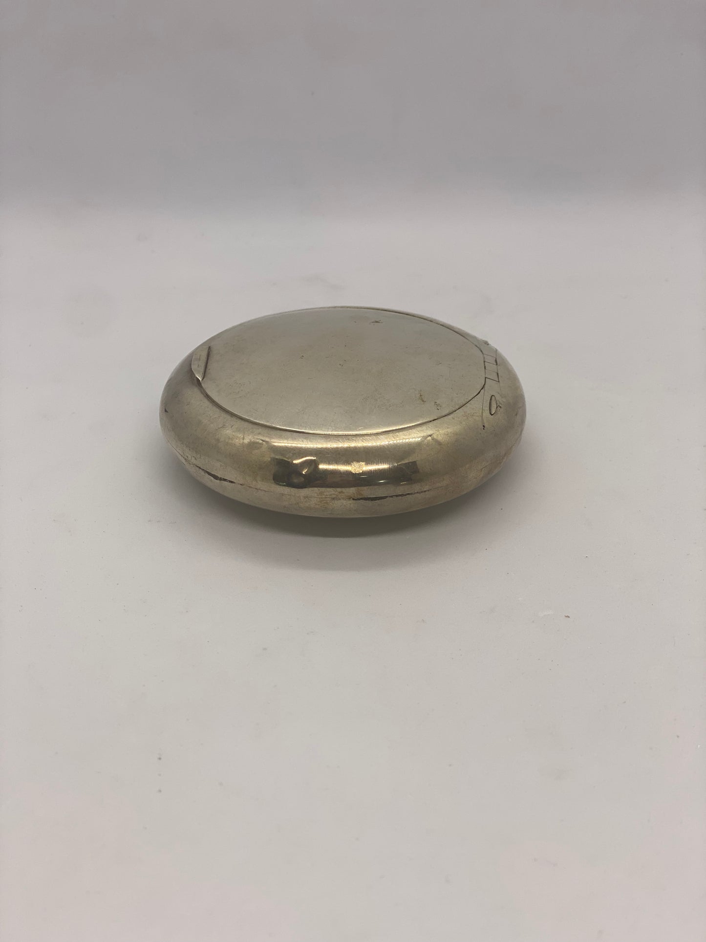 1915 年伯明翰纯银“Bun Form”烟草盒