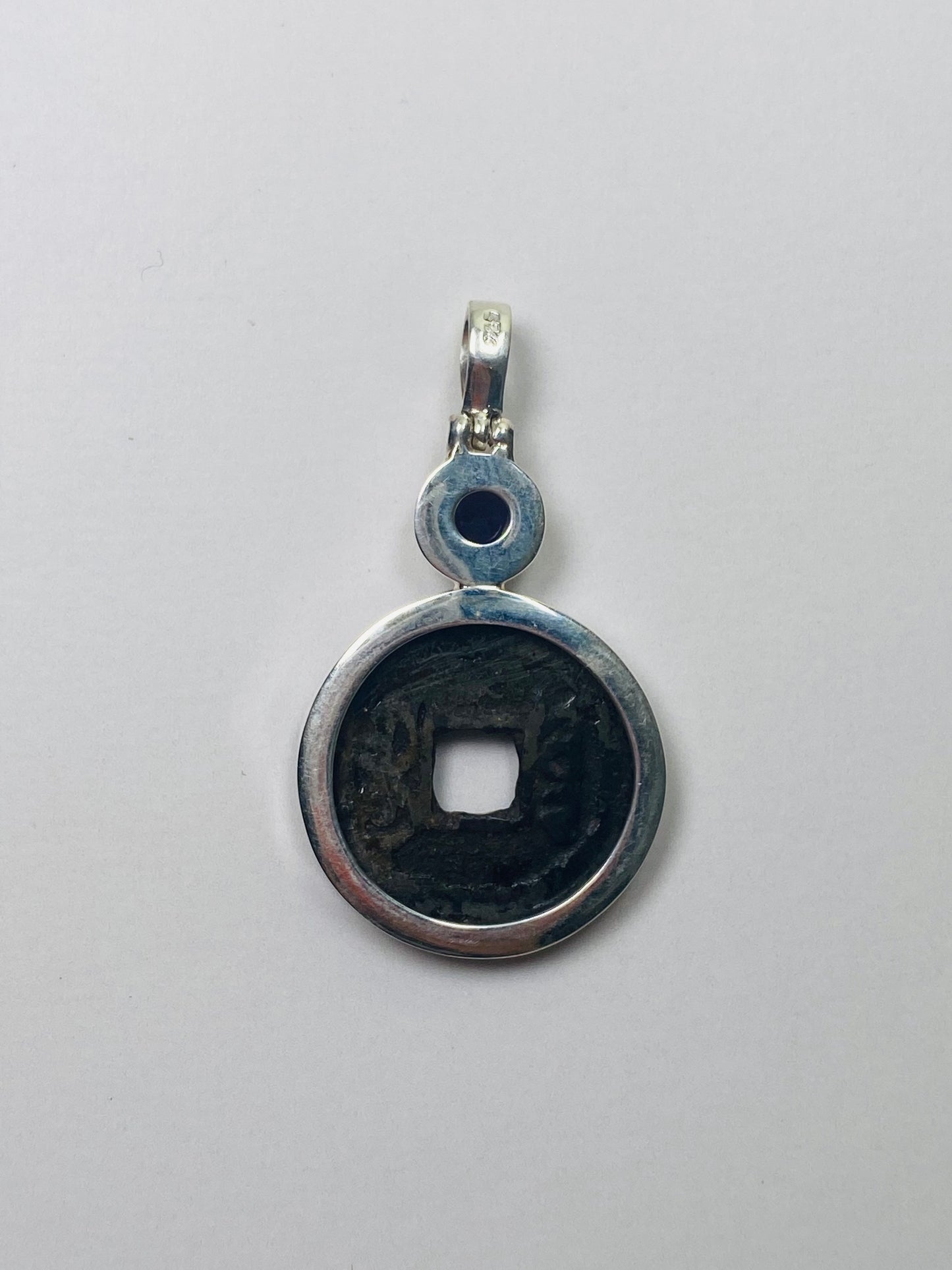 古董清朝乾隆年间(1735-1796)钱币吊坠,纯银镶紫水晶