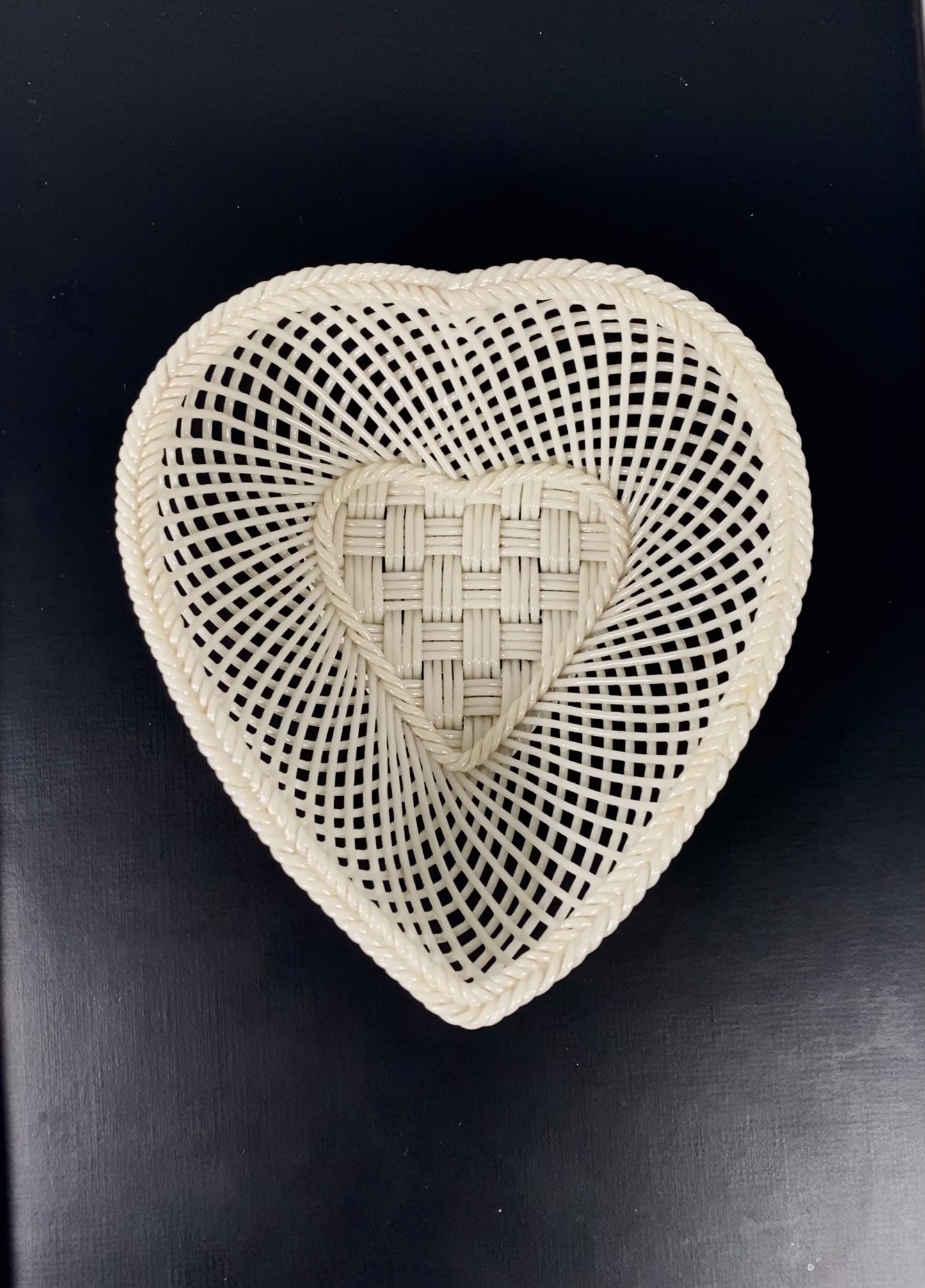 Heart-Shaped Belleek Basket, 1890-1920, 2nd Period / Slater