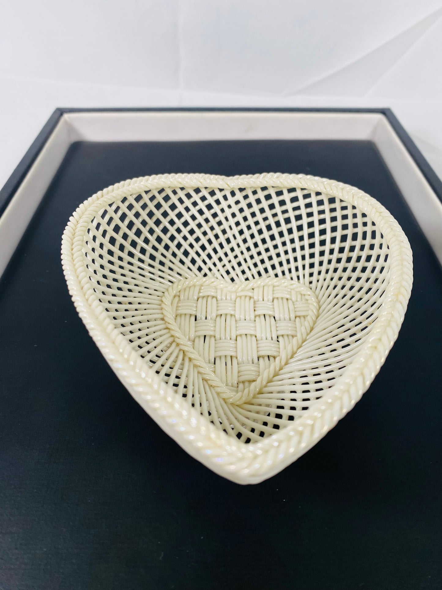 Heart-Shaped Belleek Basket, 1890-1920, 2nd Period / Slater