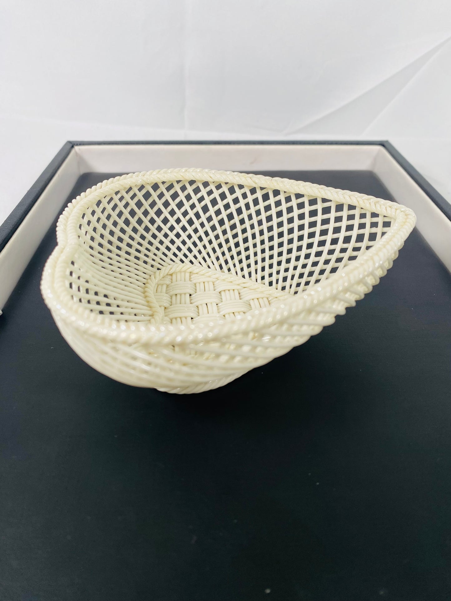 Heart-Shaped Belleek Basket, 1890-1920, 2nd Period / Slater