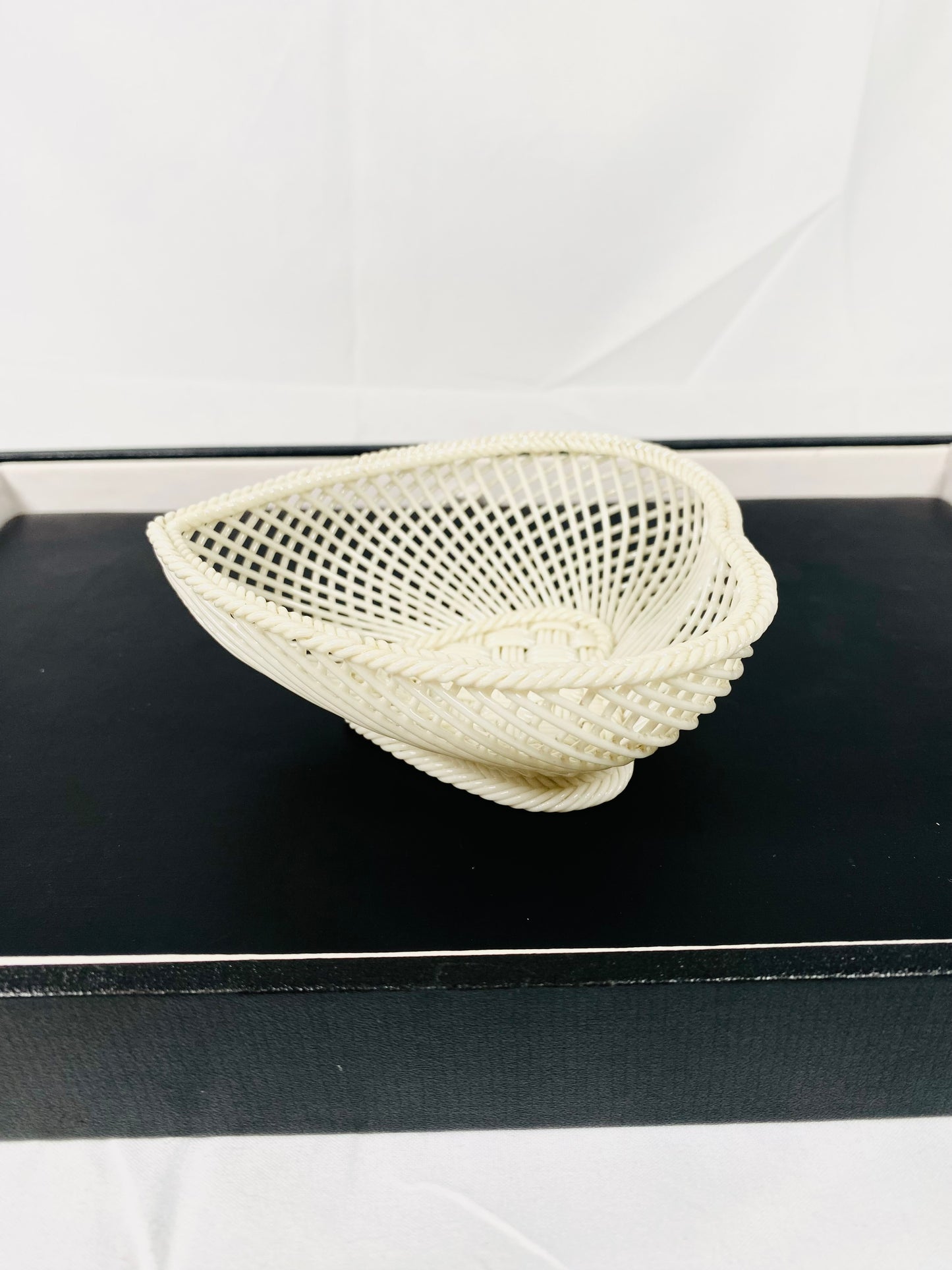 Heart-Shaped Belleek Basket, 1890-1920, 2nd Period / Slater