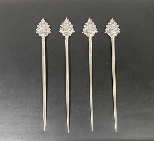 Juego antiguo de 4 brochetas de cóctel de la época victoriana, Chawner & Co., época de George Adams