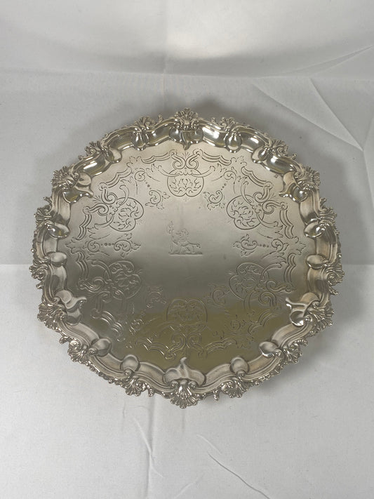 Bandeja de plata de ley de finales de la época victoriana. Goldsmiths Alliance, Londres, 1871