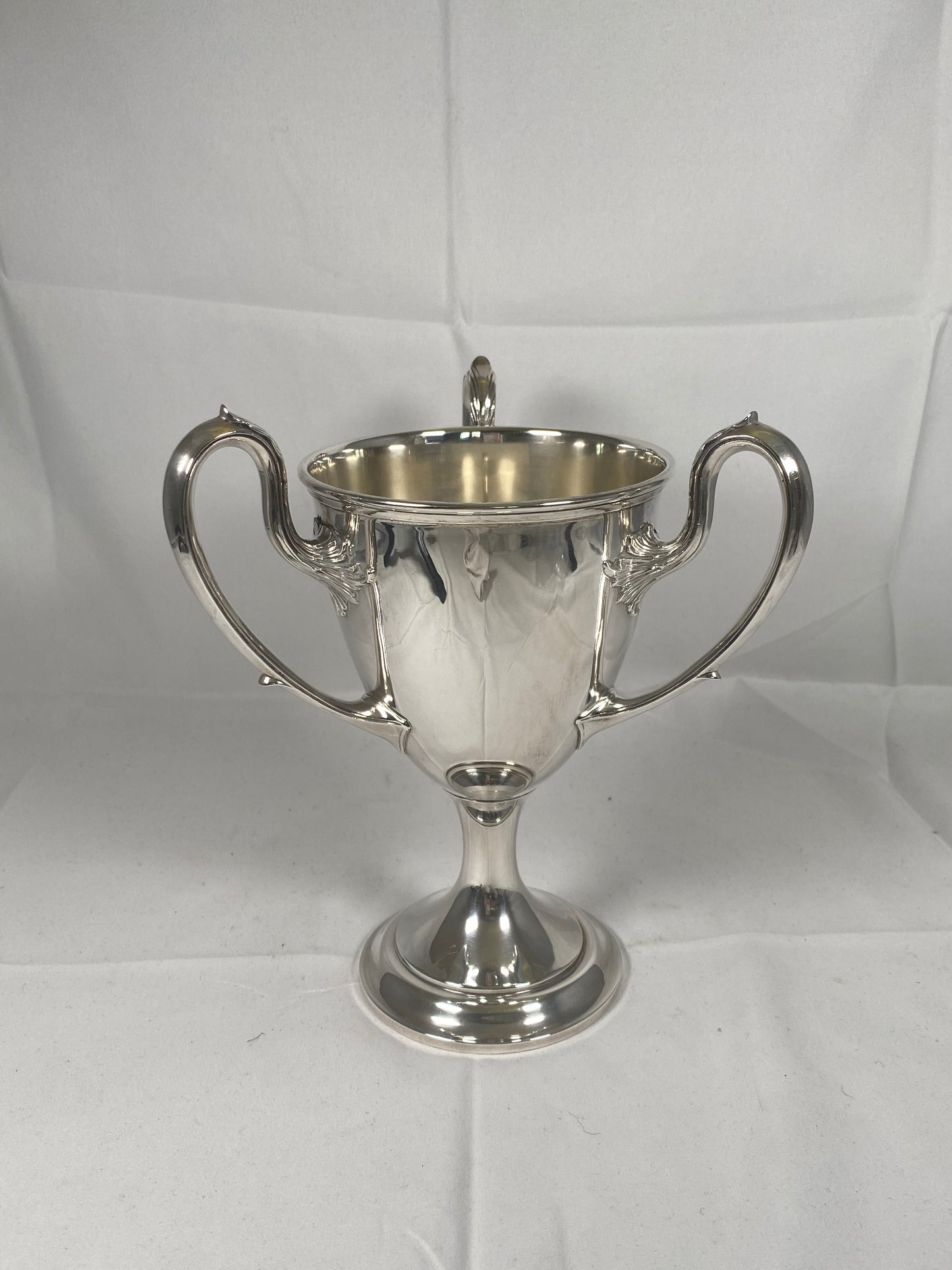 Copa Gorham de plata esterlina con tres asas, de Jorge VI, Birmingham, 1938