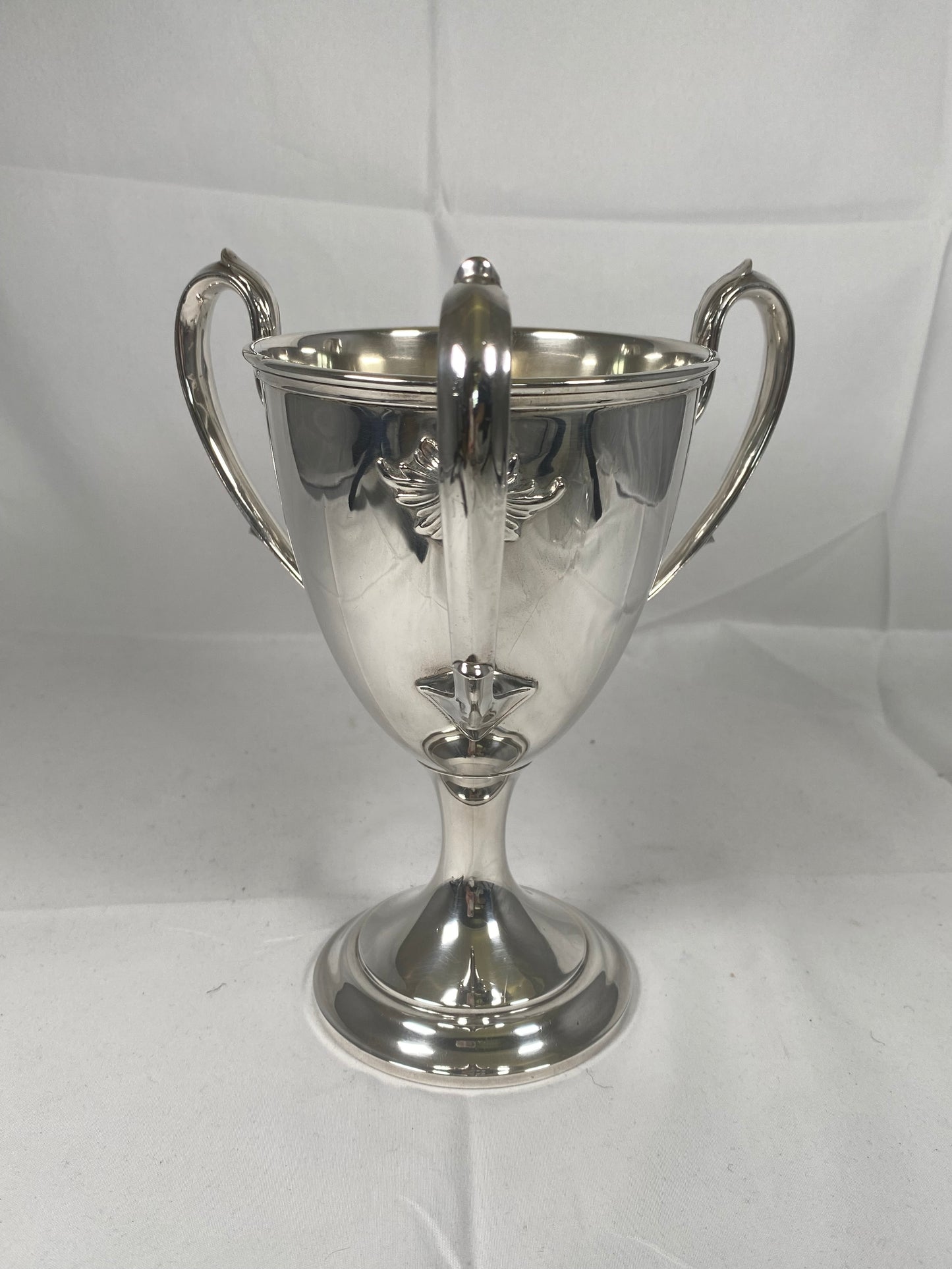 Copa Gorham de plata esterlina con tres asas, de Jorge VI, Birmingham, 1938