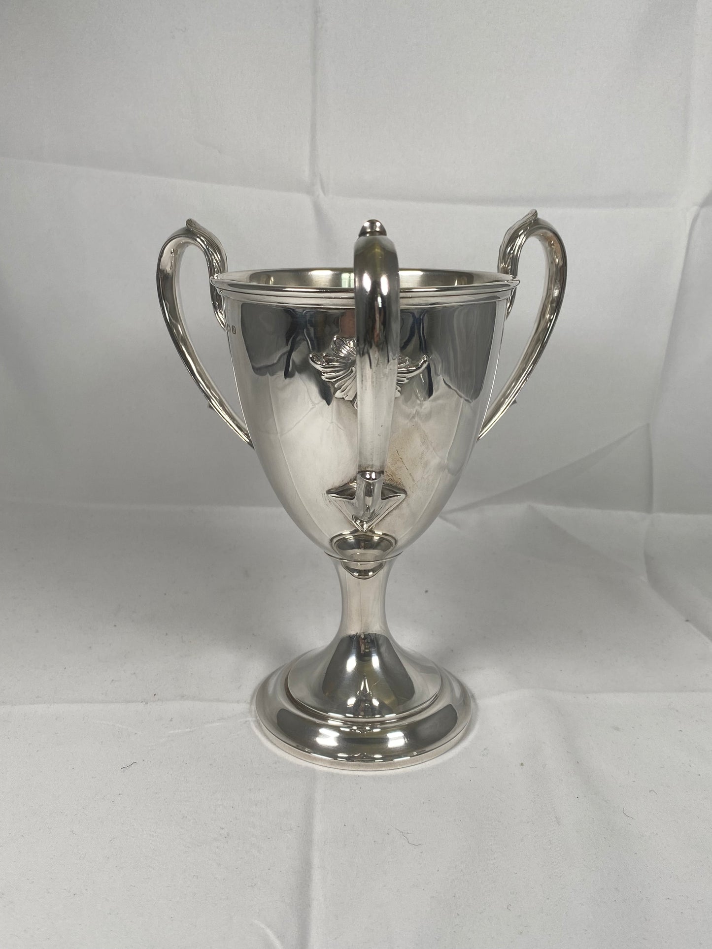 Copa Gorham de plata esterlina con tres asas, de Jorge VI, Birmingham, 1938