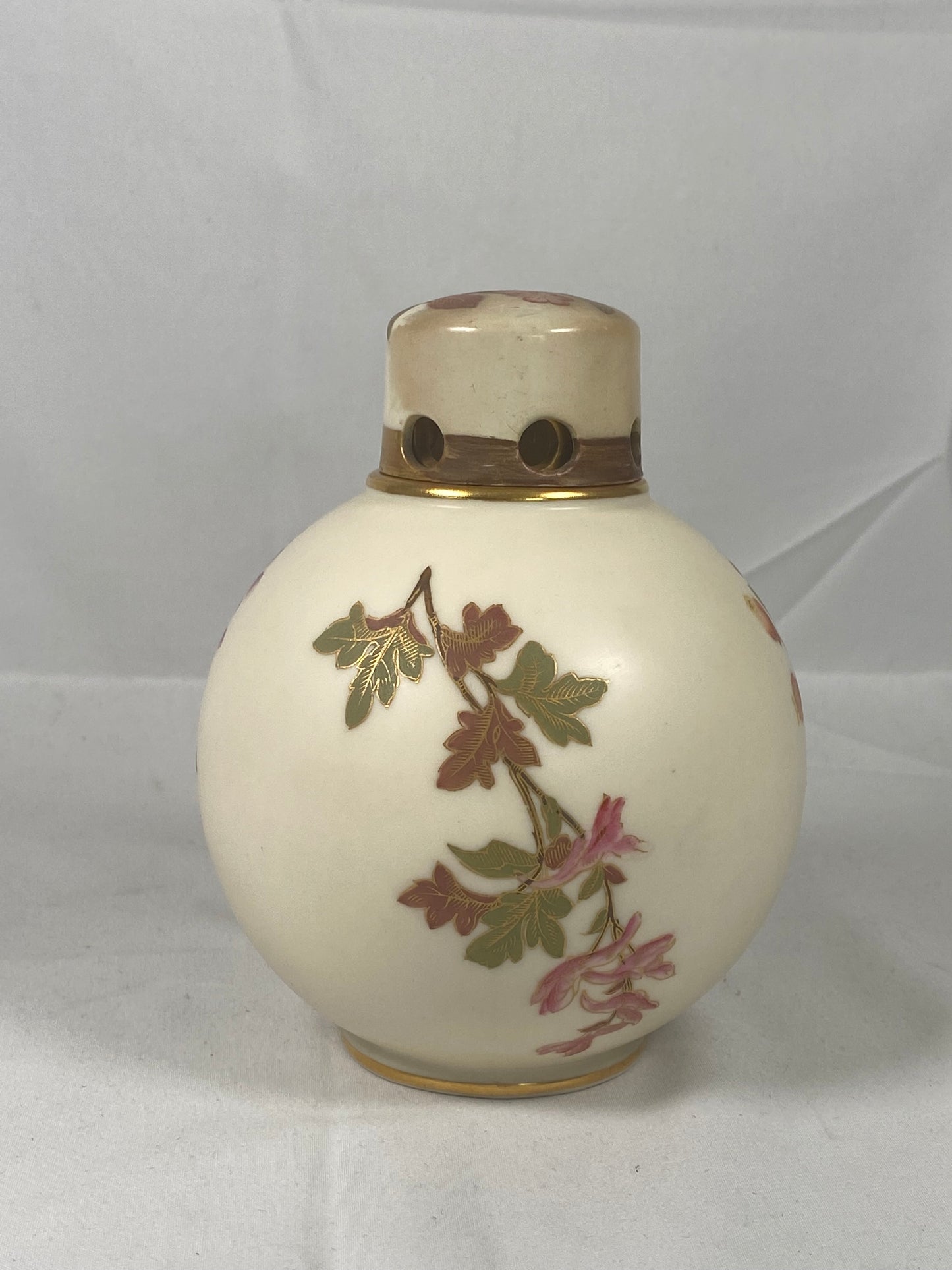Maceta de popurrí de porcelana Royal Worcester color marfil ruborizado de finales de la época victoriana