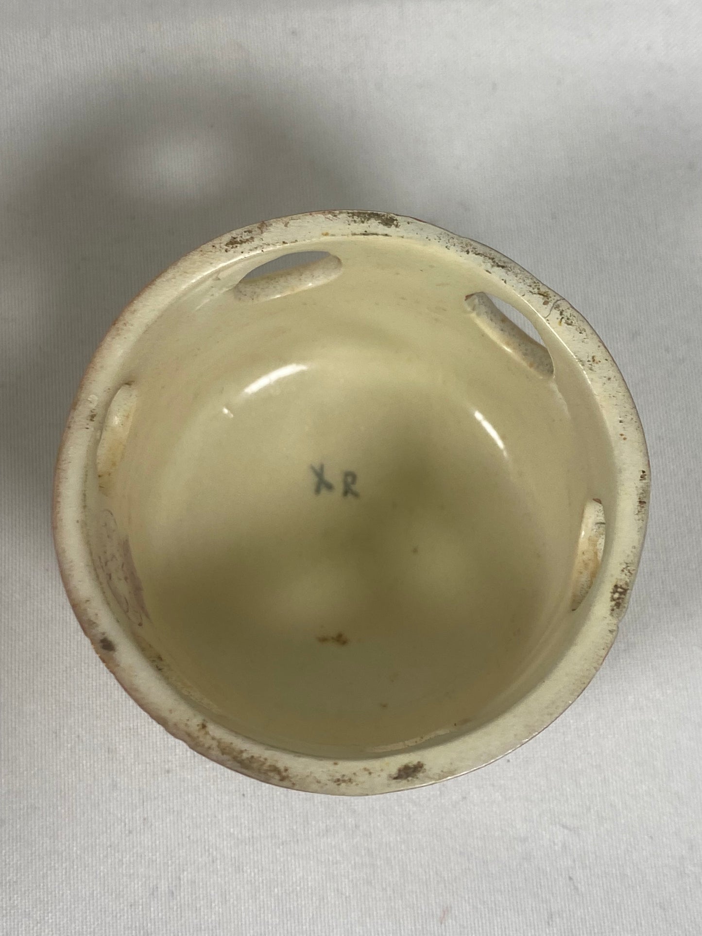 Maceta de popurrí de porcelana Royal Worcester color marfil ruborizado de finales de la época victoriana