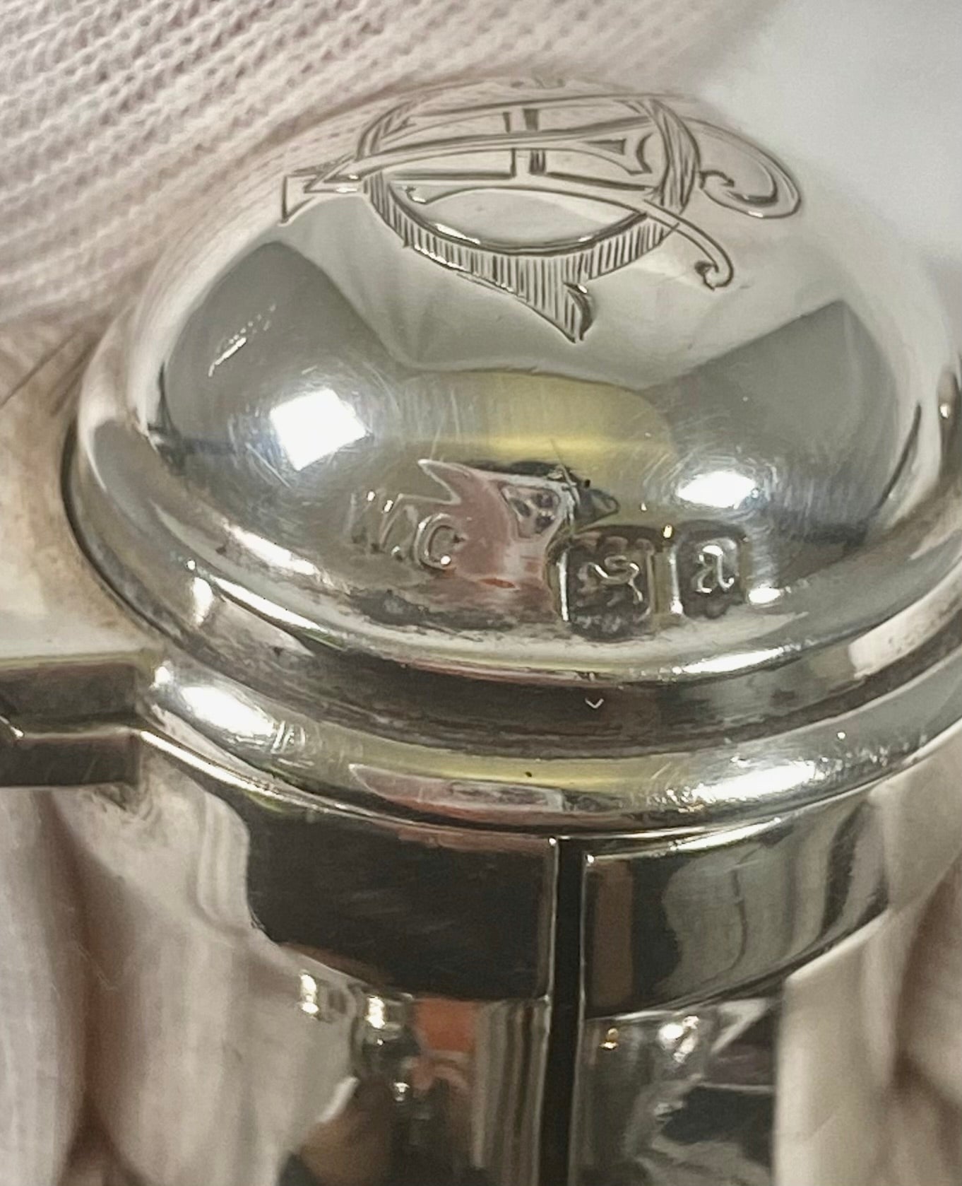 Late Victorian Sterling Silver Cased and Bristol Green Glass Scent Bottle, Comyns, 1896
