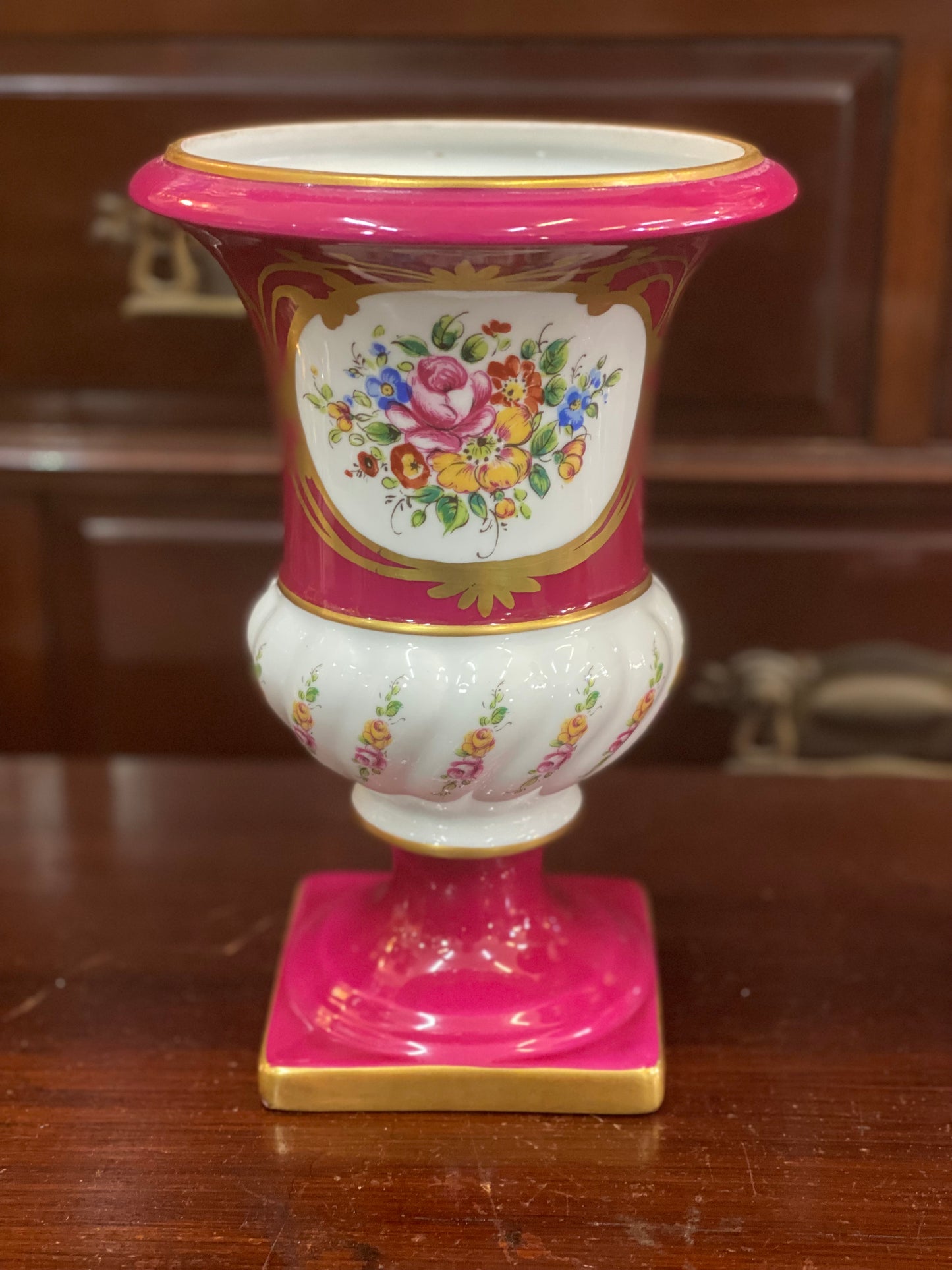 Par de jarrones franceses de Limoges, mediados de siglo