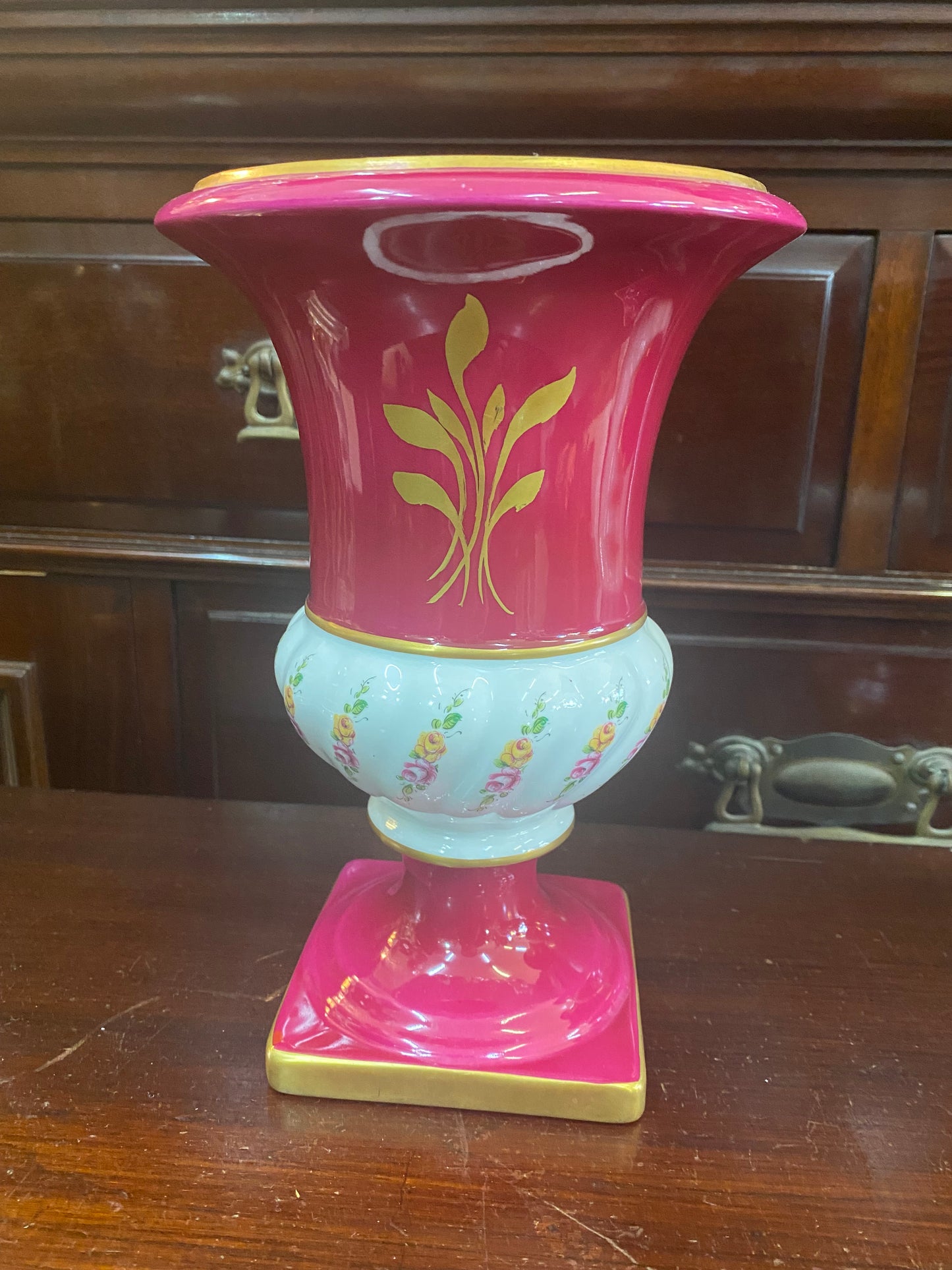 Par de jarrones franceses de Limoges, mediados de siglo