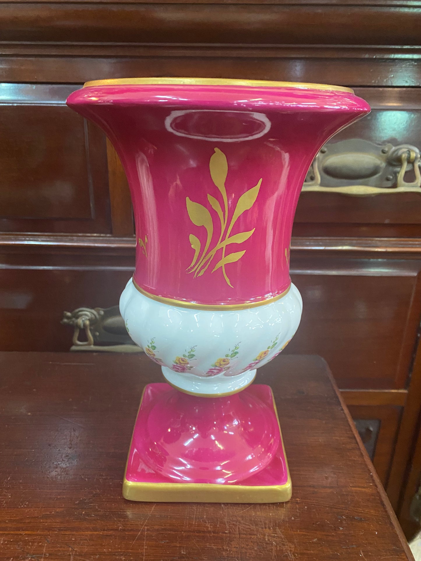 Par de jarrones franceses de Limoges, mediados de siglo