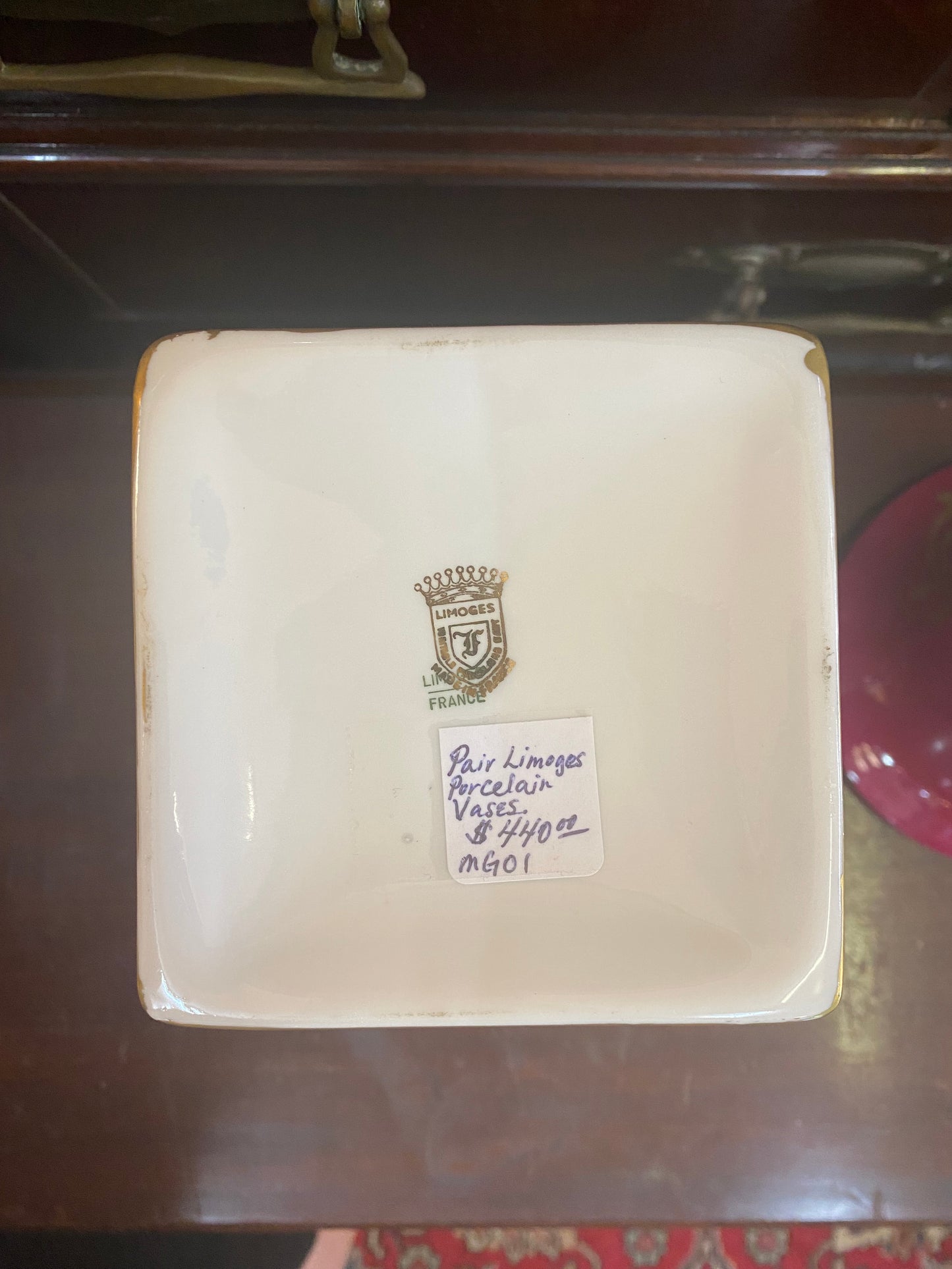 Par de jarrones franceses de Limoges, mediados de siglo