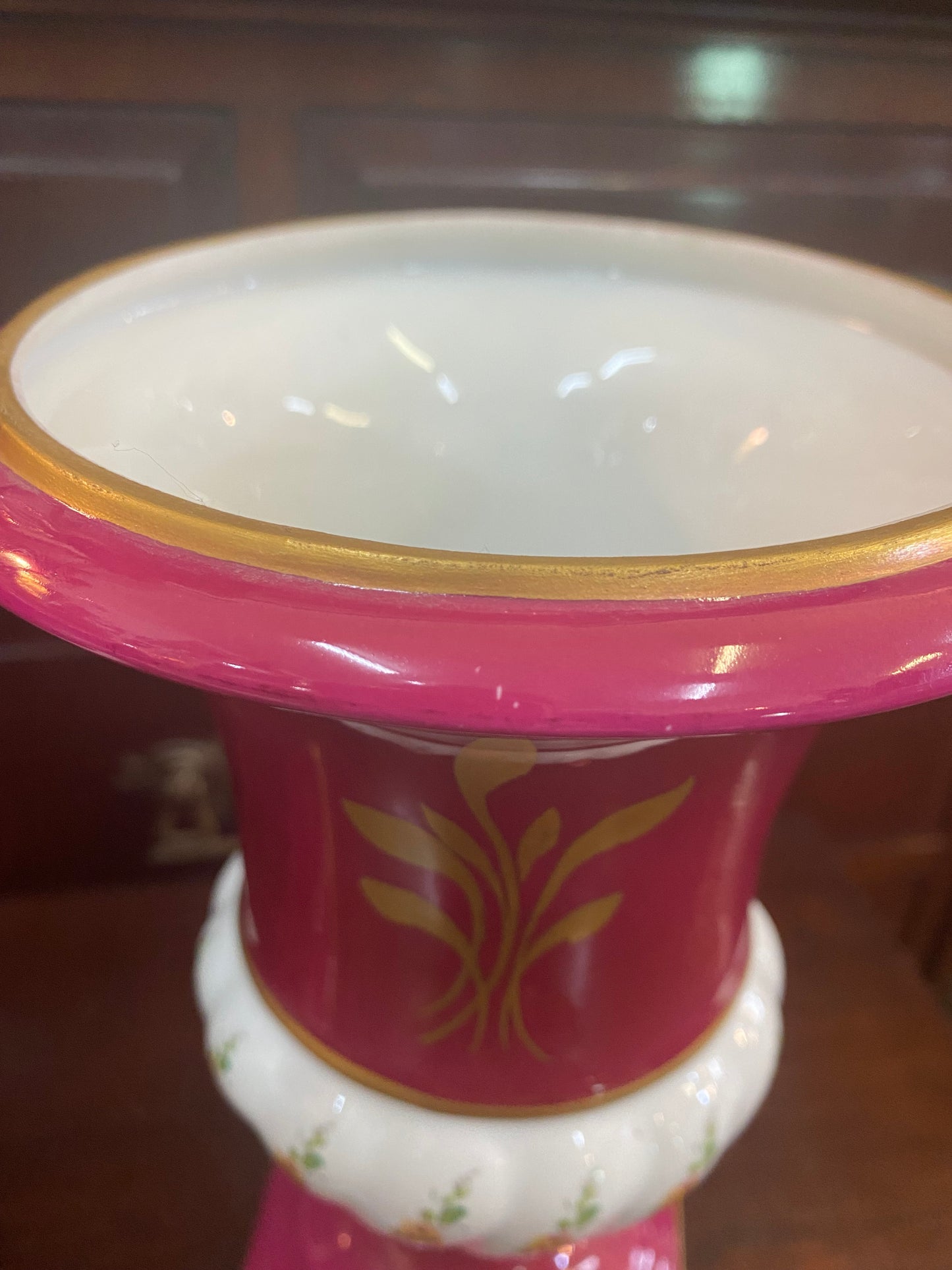 Par de jarrones franceses de Limoges, mediados de siglo