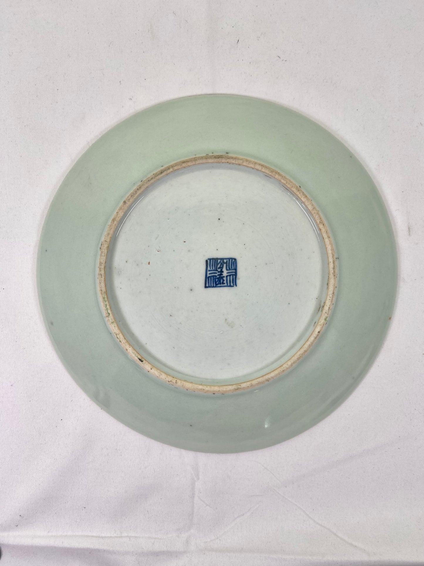 古董清青瓷盘,配广州粉彩。同治时期约 1860 年