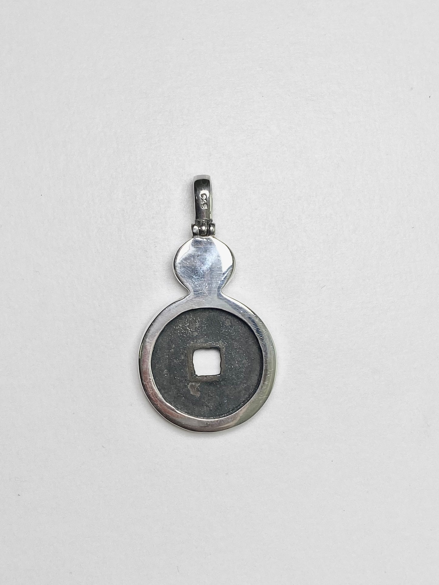 Colgante antiguo de moneda de la dinastía Ming Yong Le (plata de ley con turquesa, circa 1408-1424)