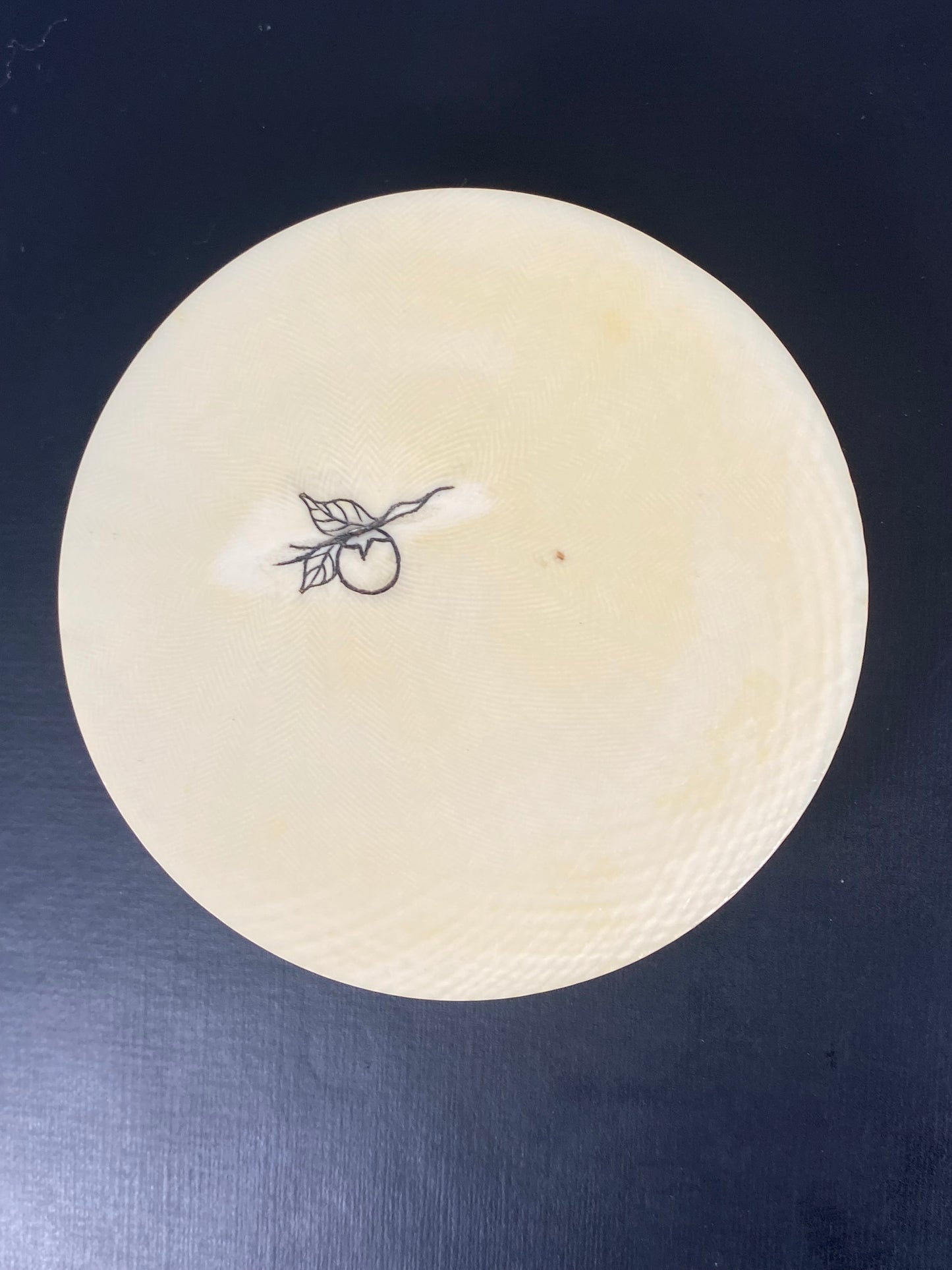 精美明治时期日本象牙雕刻花卉盖盒