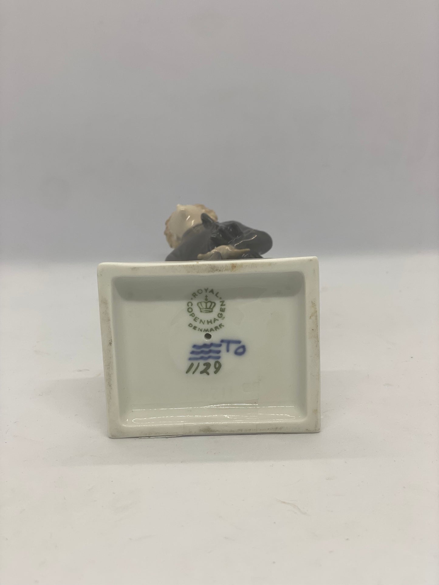 皇家哥本哈根小雕像“睡魔”约 1956 年。