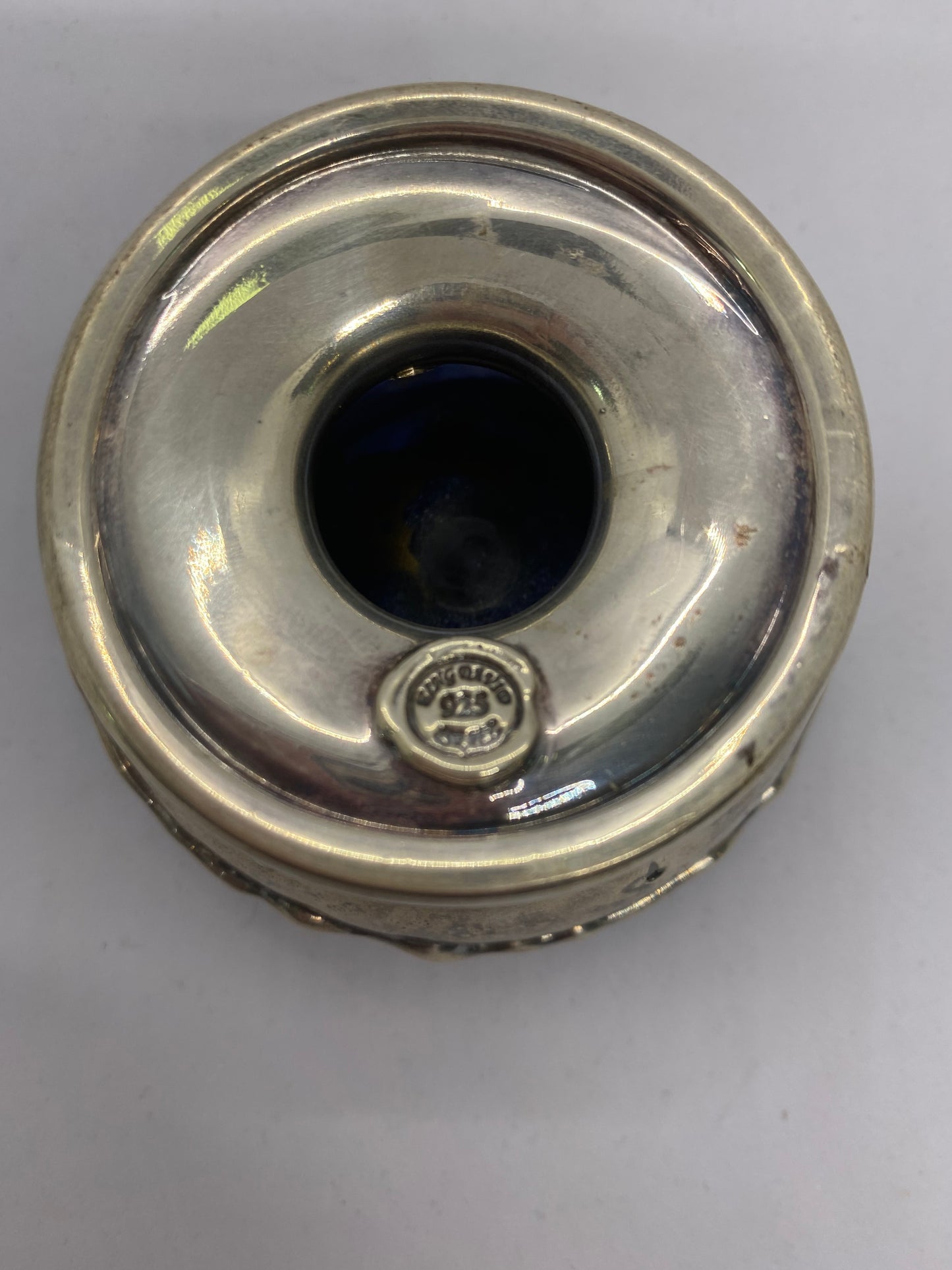 Salero israelí antiguo de plata