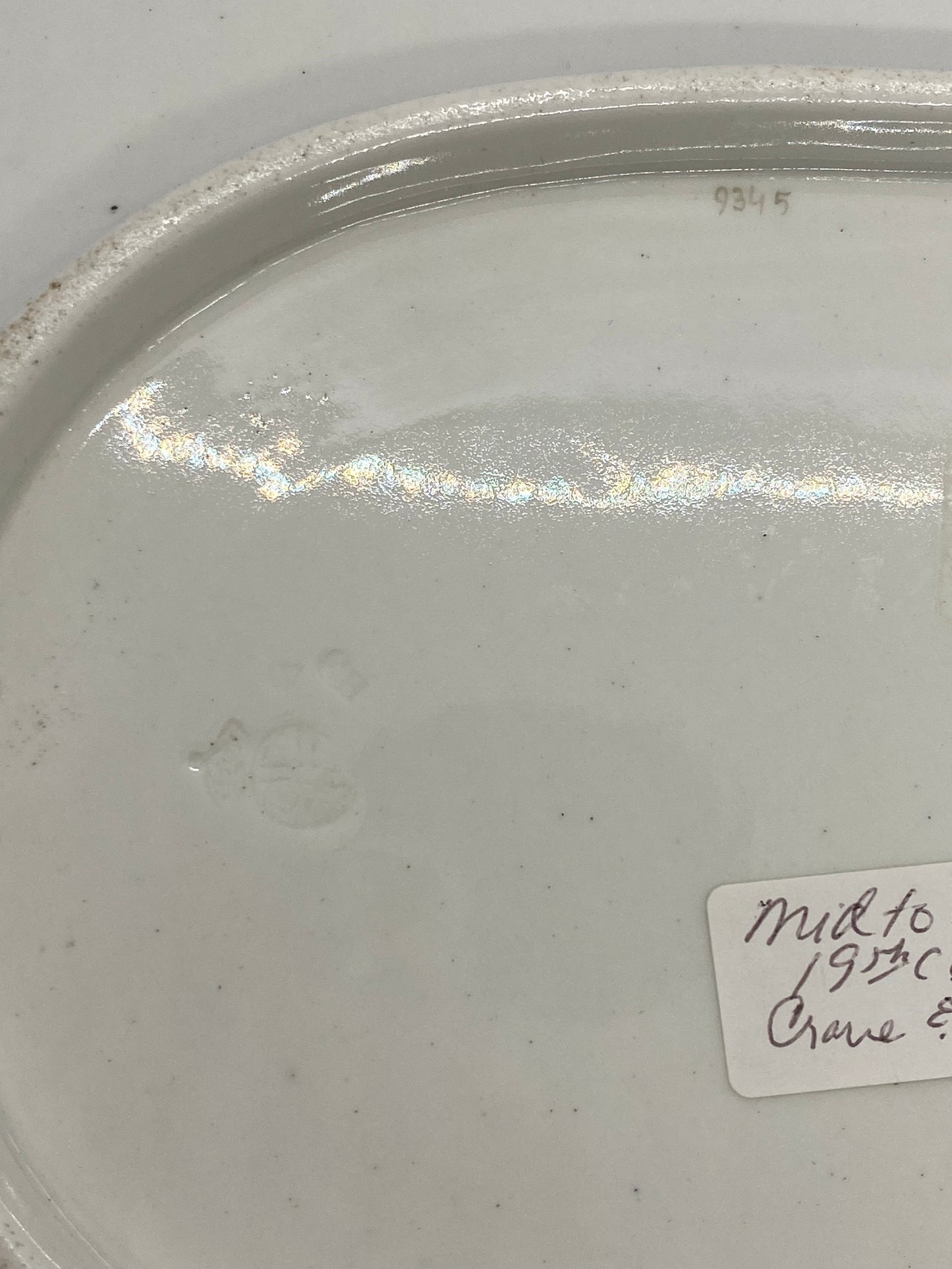 Plato grande de mediados a finales de la época victoriana con motivos florales y de grullas