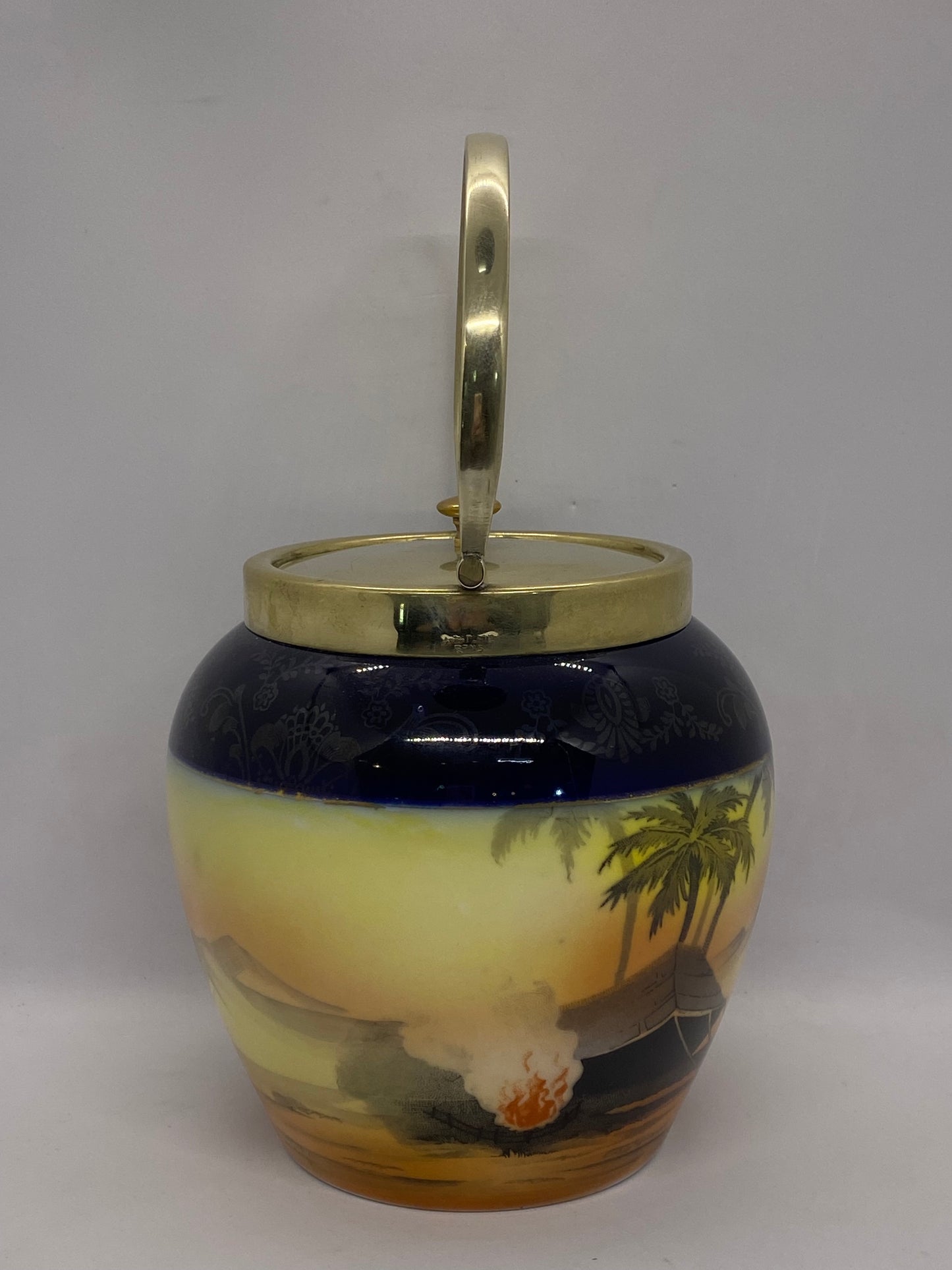 Barril de galletas con temática beduina europea, circa 1890-1920