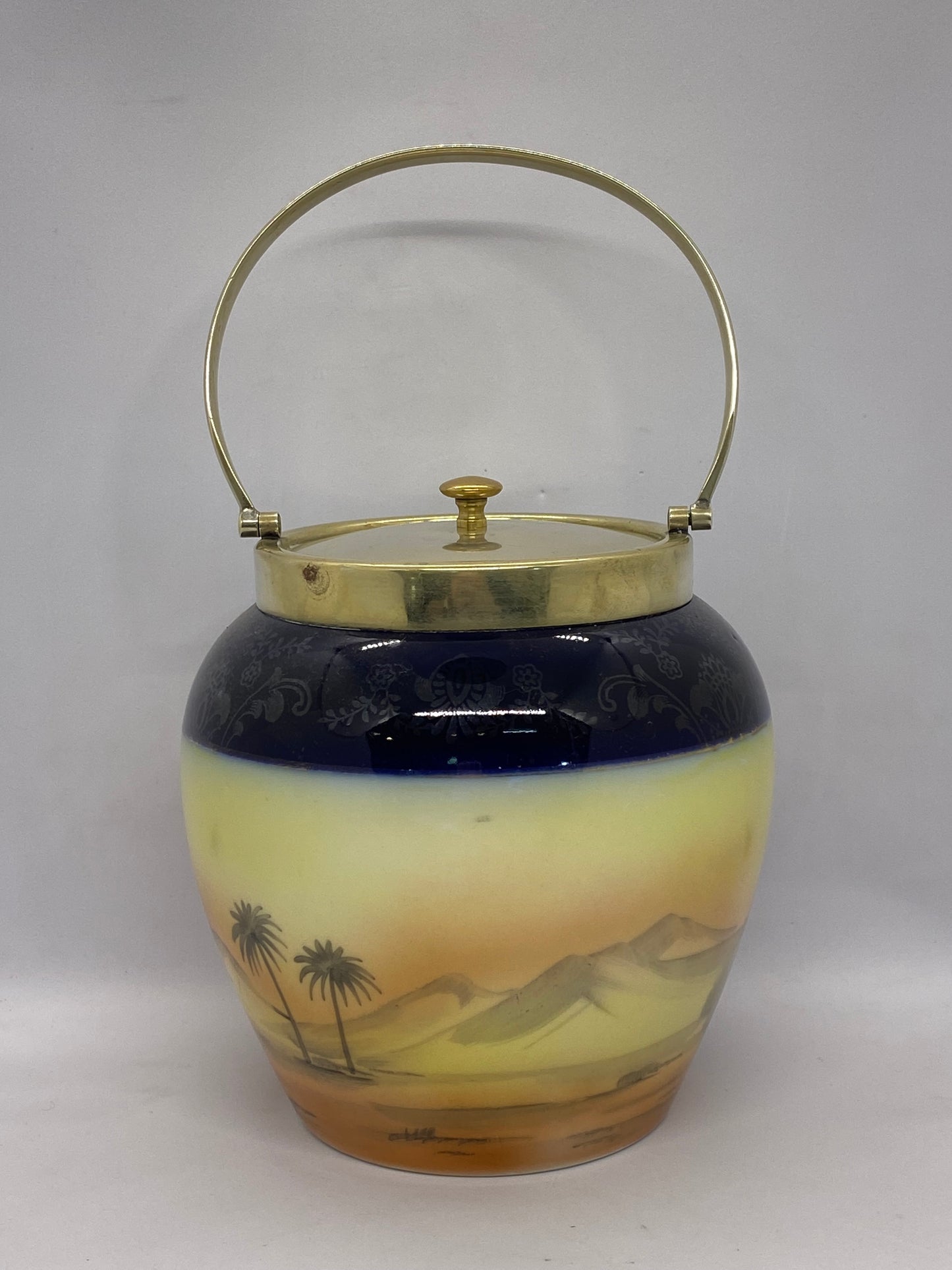 Barril de galletas con temática beduina europea, circa 1890-1920