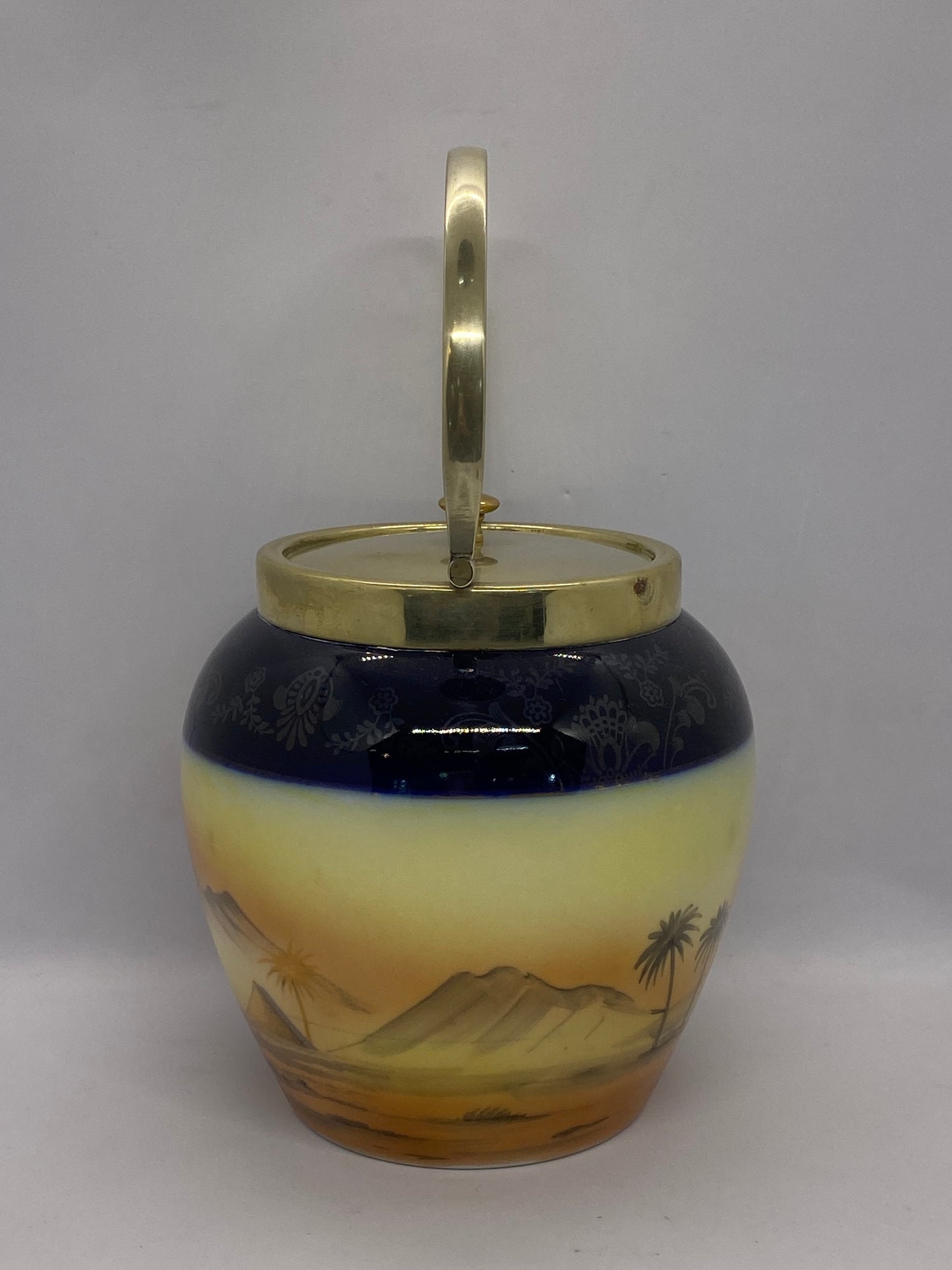 Barril de galletas con temática beduina europea, circa 1890-1920