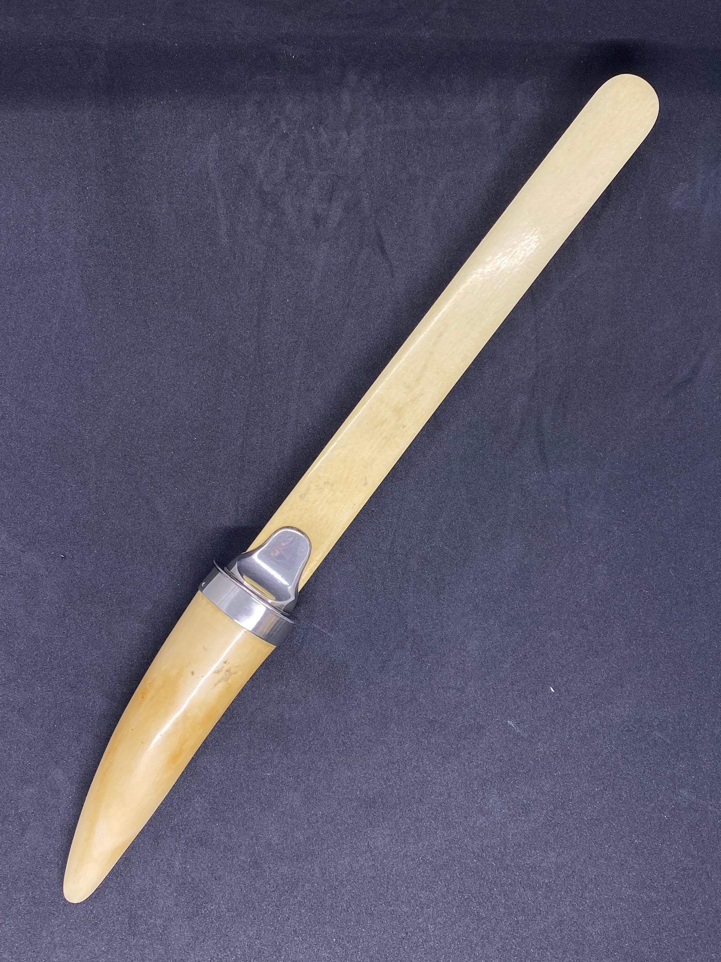 Cortador de papel eduardiano de marfil con monturas de plata de ley