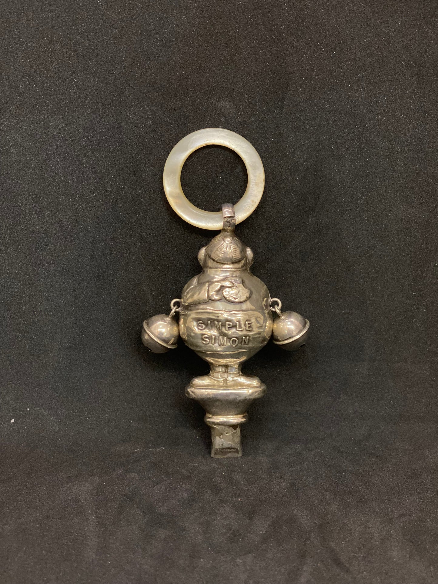 Anillo de dentición victoriano Silly Simon en plata y nácar